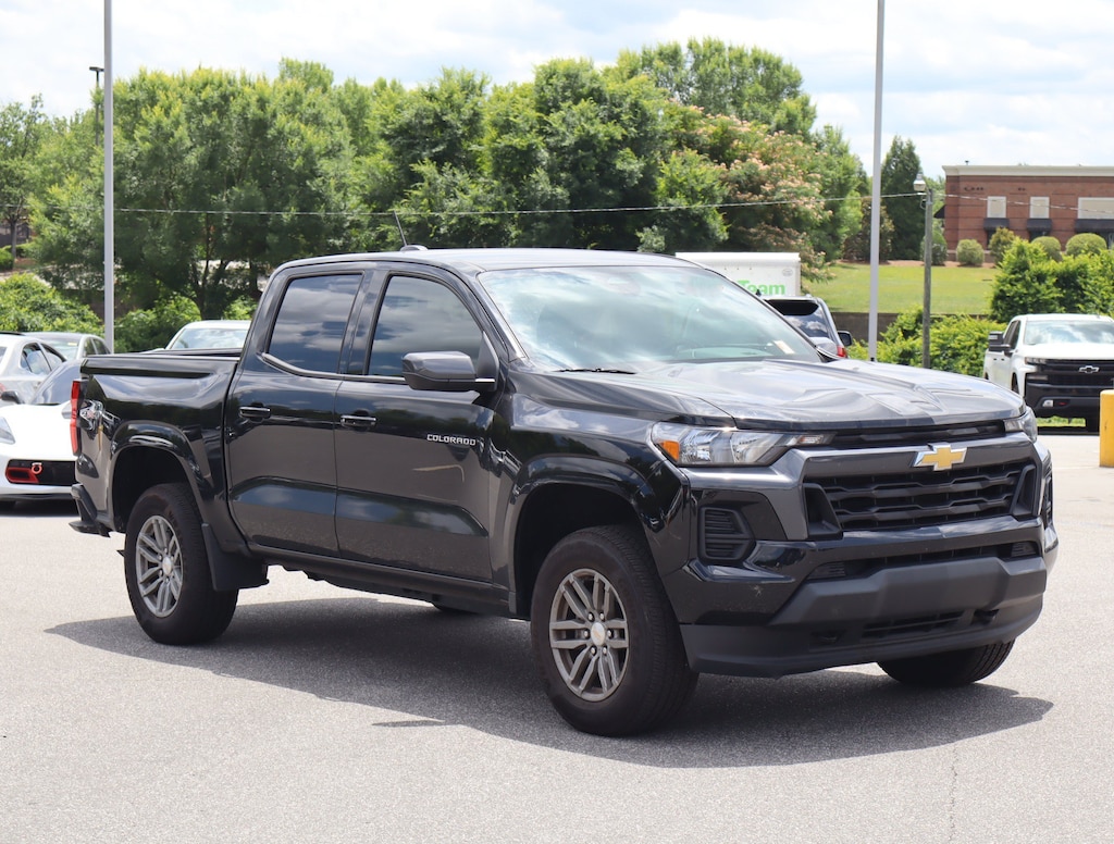 Used 2025 Chevrolet Colorado 4WD LT Pickup
