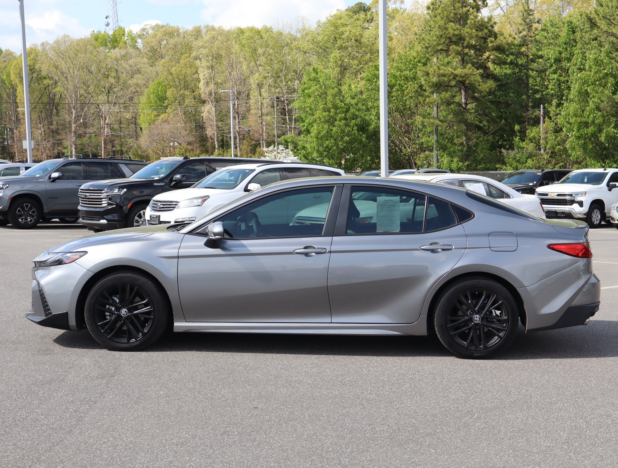 2025 Toyota Camry SE photo 5