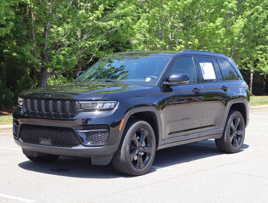 Used 2023 Jeep Grand Cherokee Altitude SUV