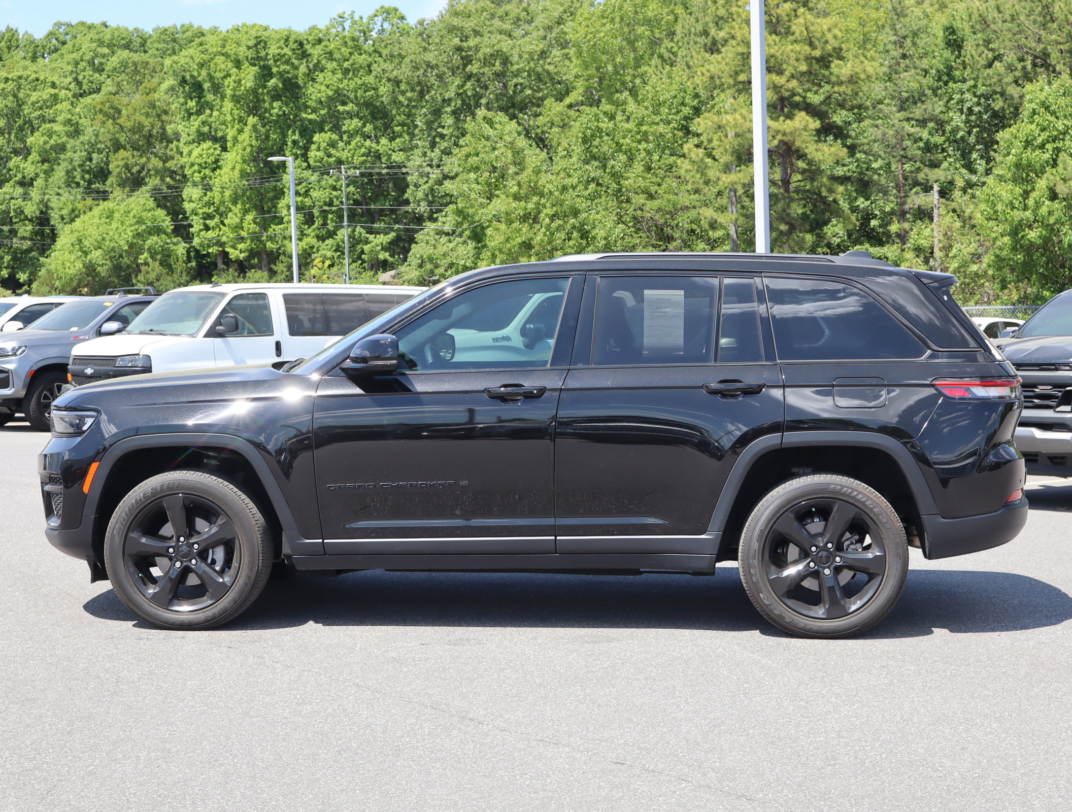 2023 Jeep Grand Cherokee Altitude photo 5