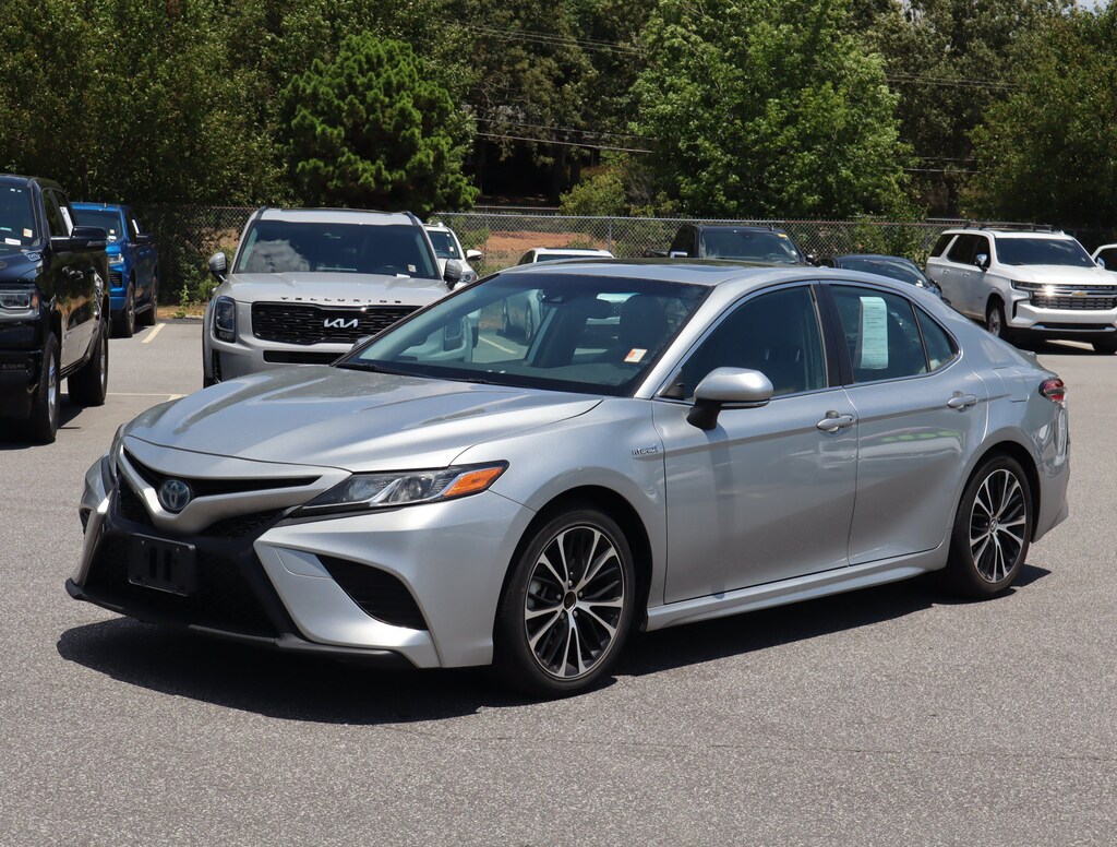 Used 2019 Toyota Camry Hybrid SE Sedan