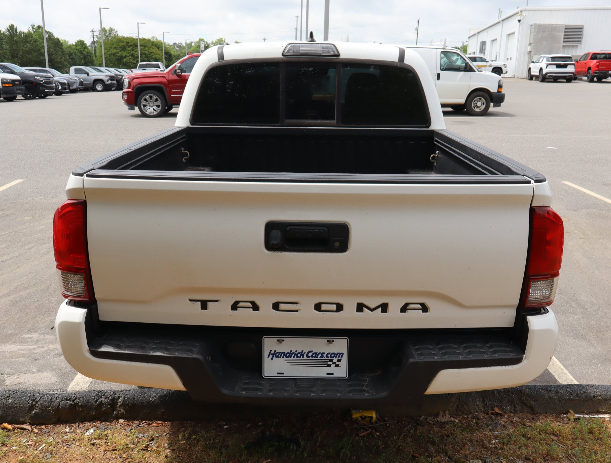 2018 Toyota Tacoma SR photo 3
