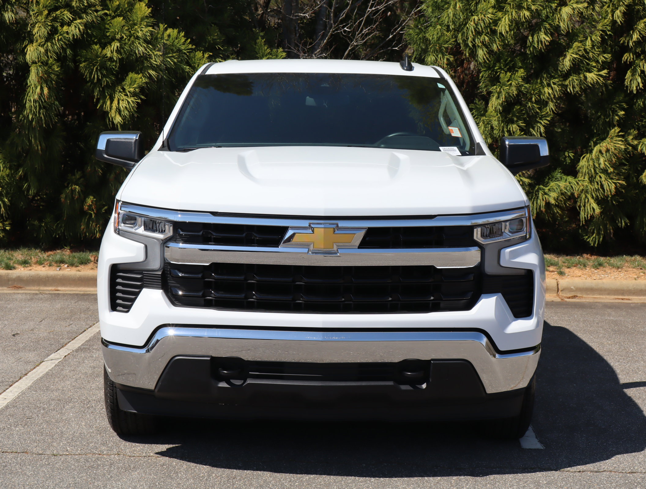 2025 Chevrolet Silverado 1500 LT photo 2