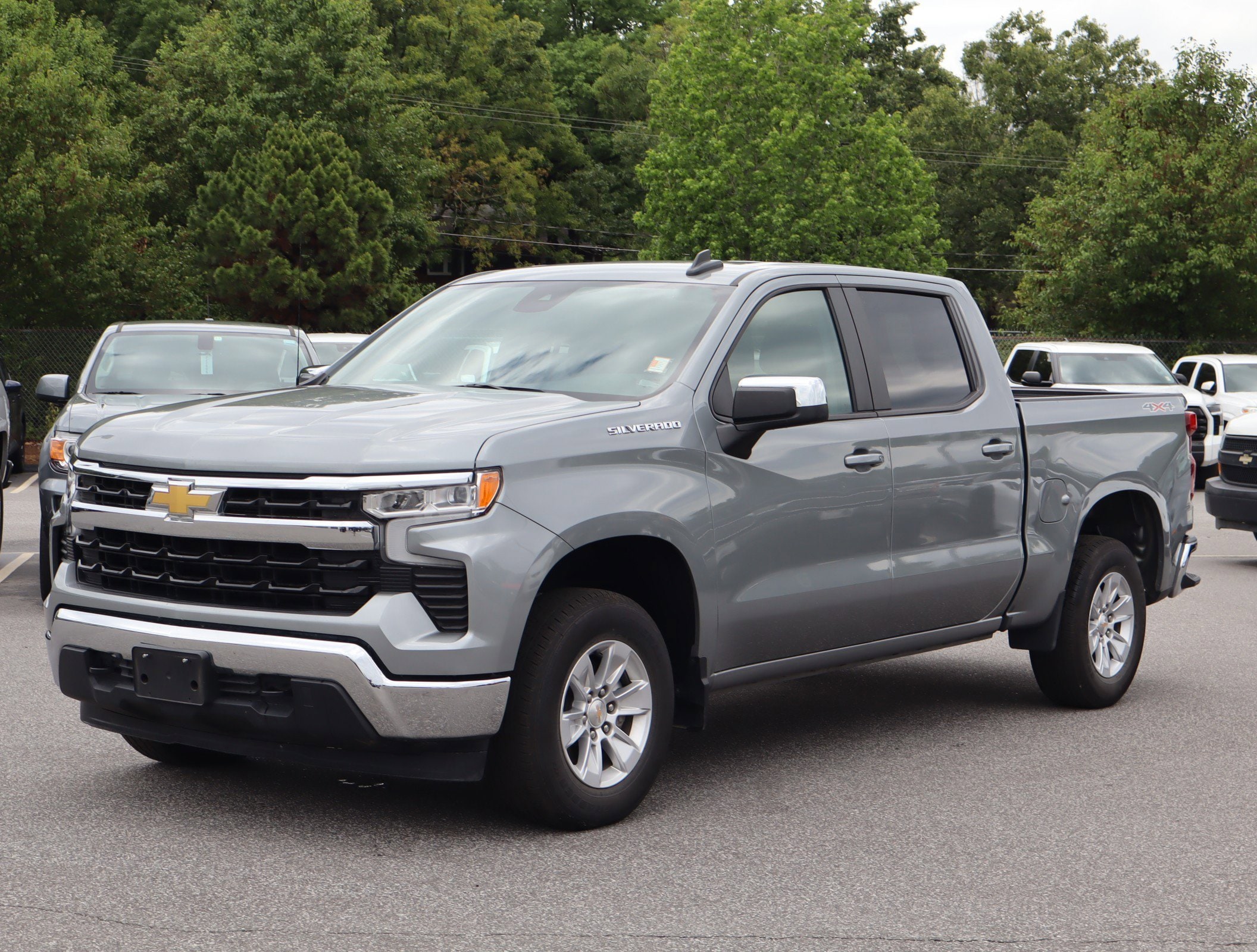 2025 Chevrolet Silverado 1500 LT photo 4