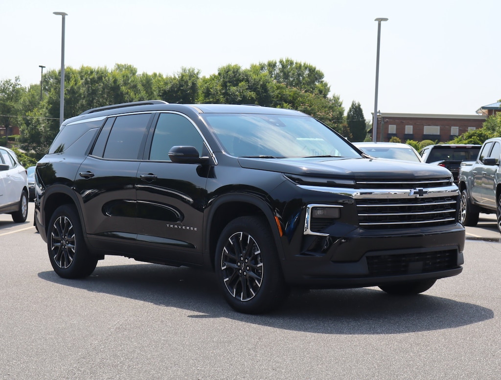 Used 2025 Chevrolet Traverse FWD LT SUV
