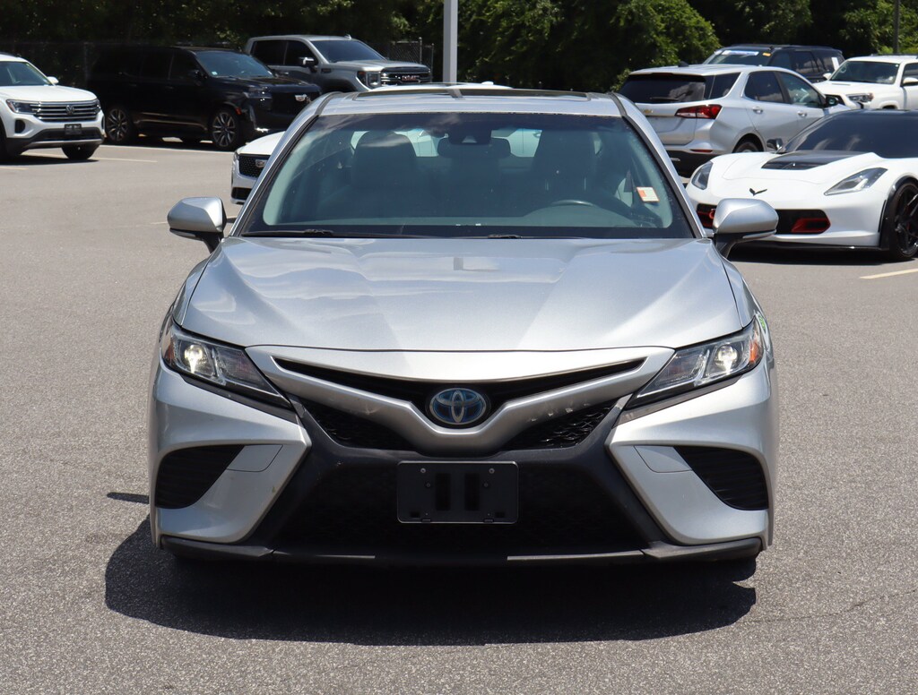 Used 2019 Toyota Camry Hybrid SE Sedan