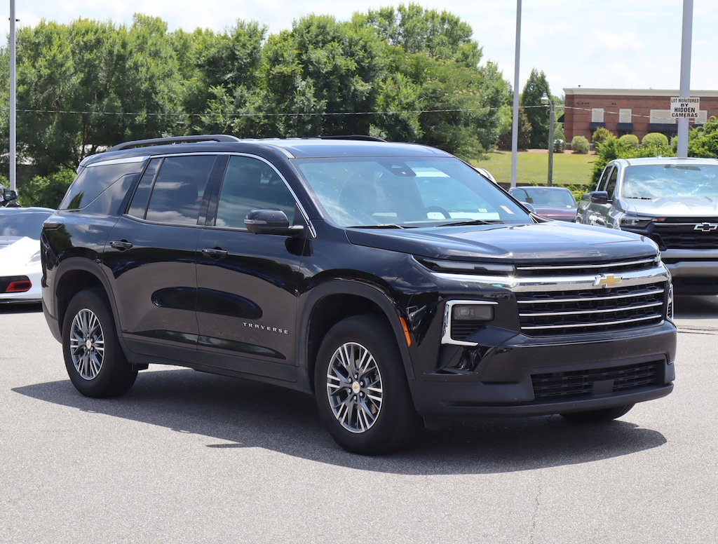 Used 2024 Chevrolet Traverse FWD LT SUV