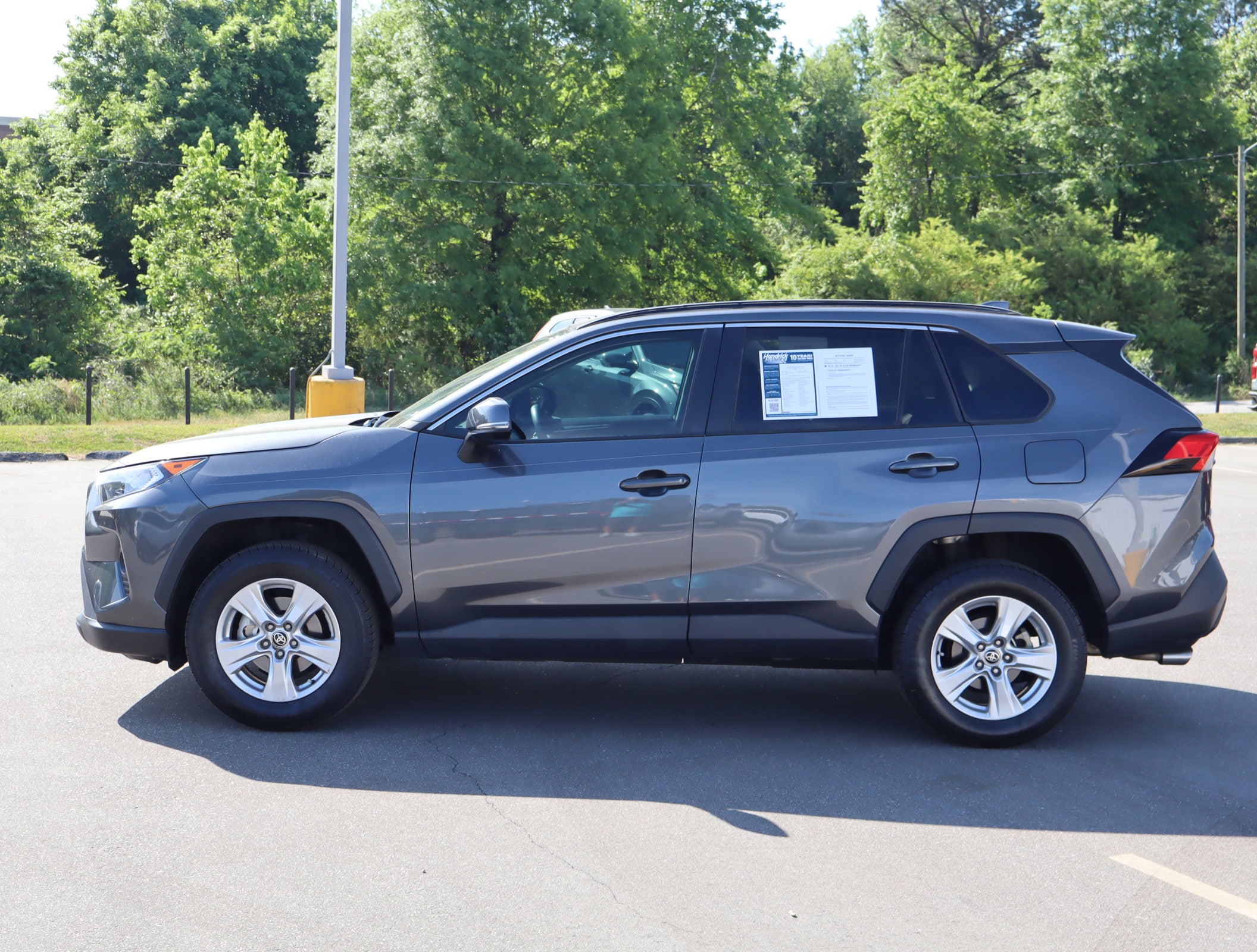 2021 Toyota RAV4 XLE photo 5