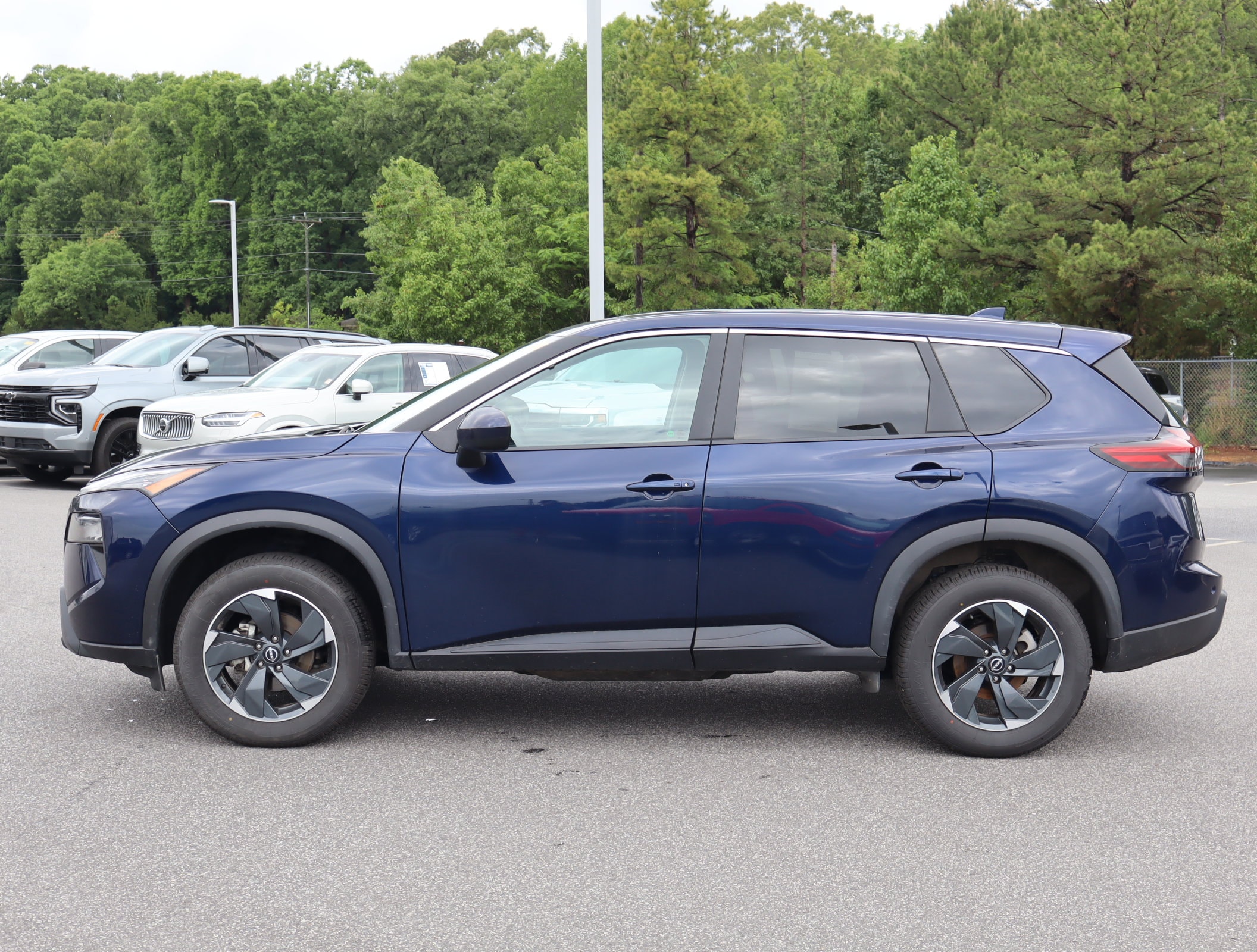 2024 Nissan Rogue SV photo 5