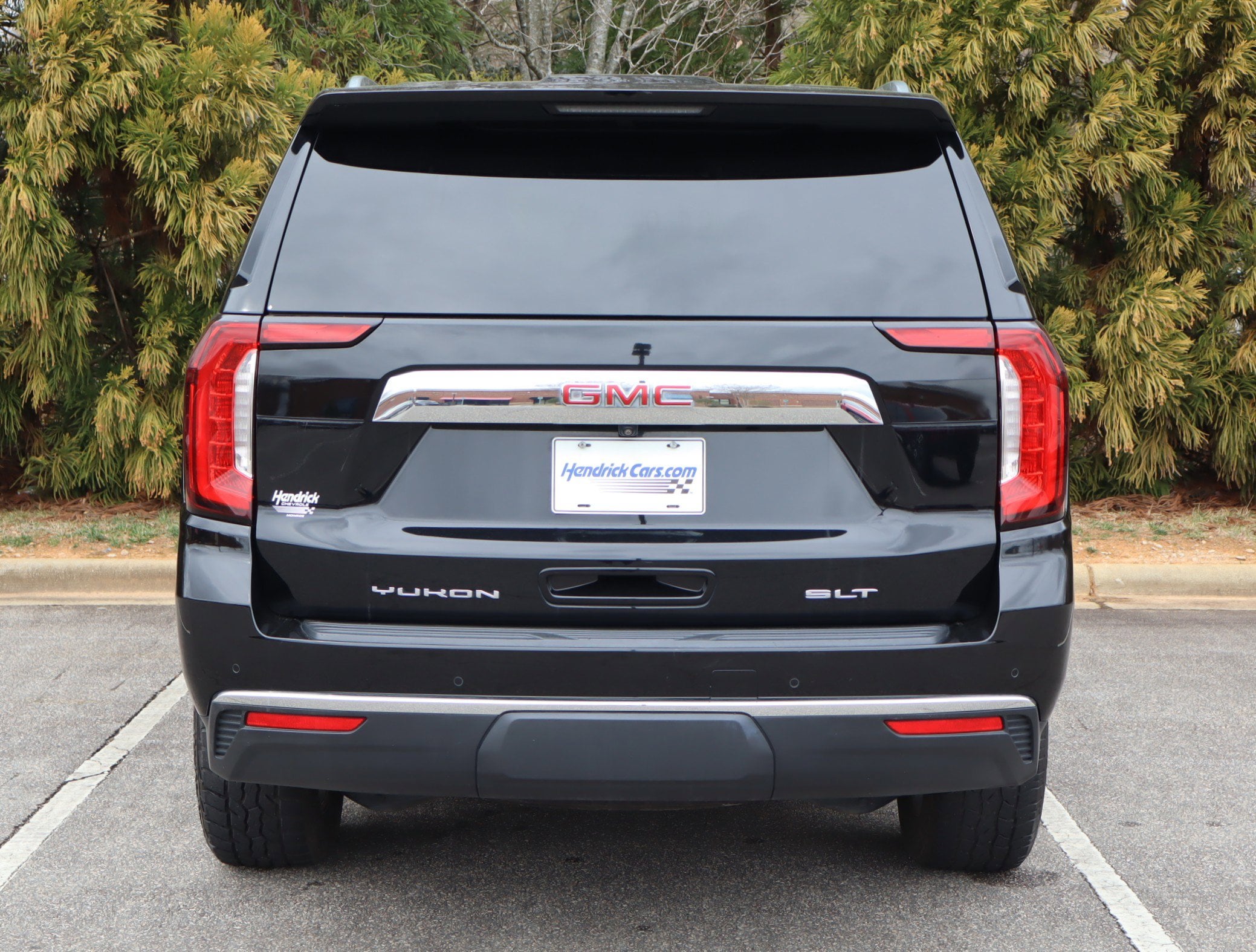 2024 GMC Yukon SLT photo 3