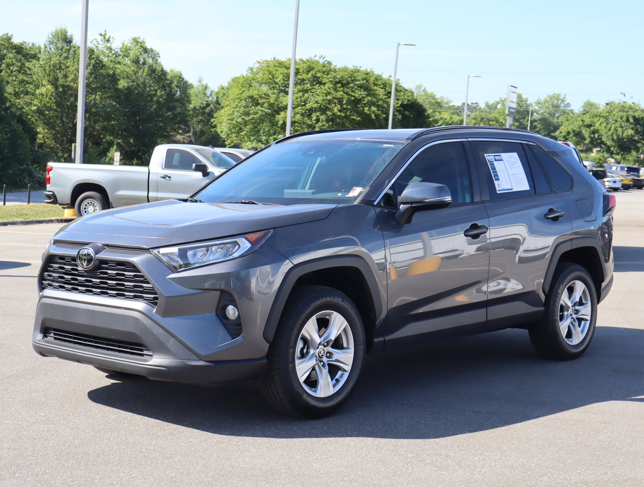 2021 Toyota RAV4 XLE photo 4
