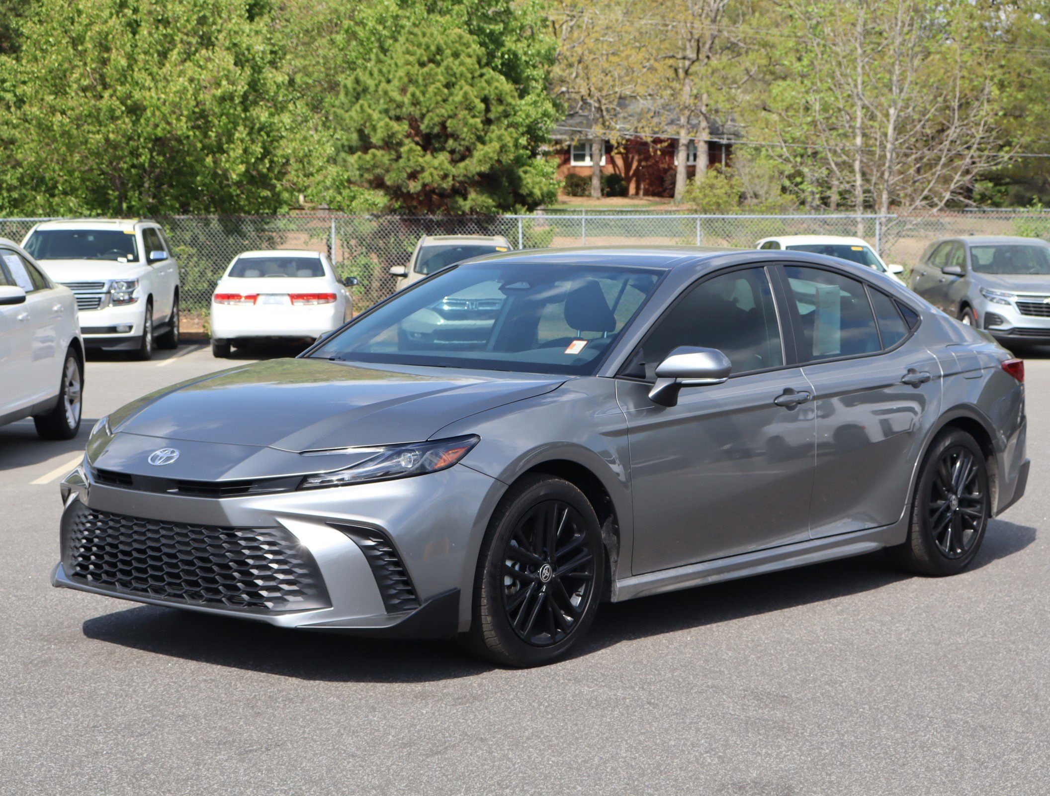 2025 Toyota Camry SE photo 4