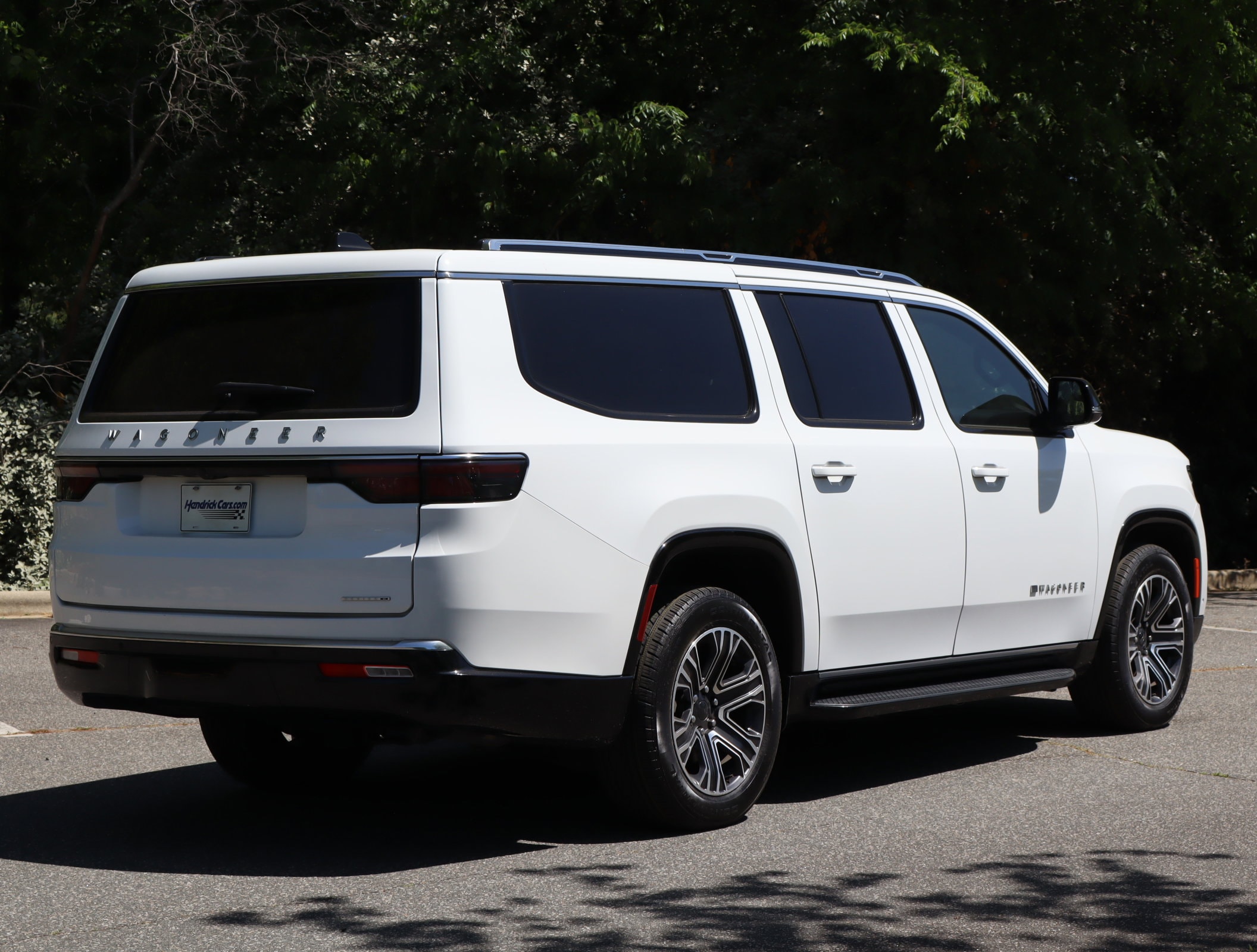 2024 Jeep Wagoneer L Series II photo 3