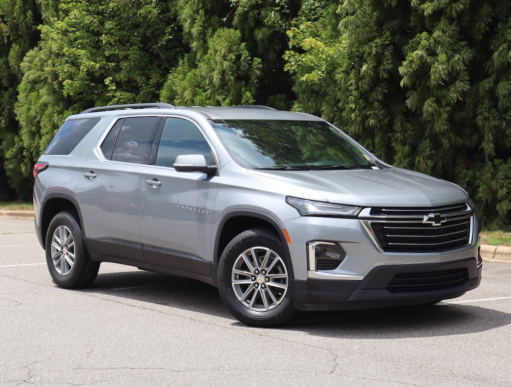 Used 2023 Chevrolet Traverse LT Cloth SUV