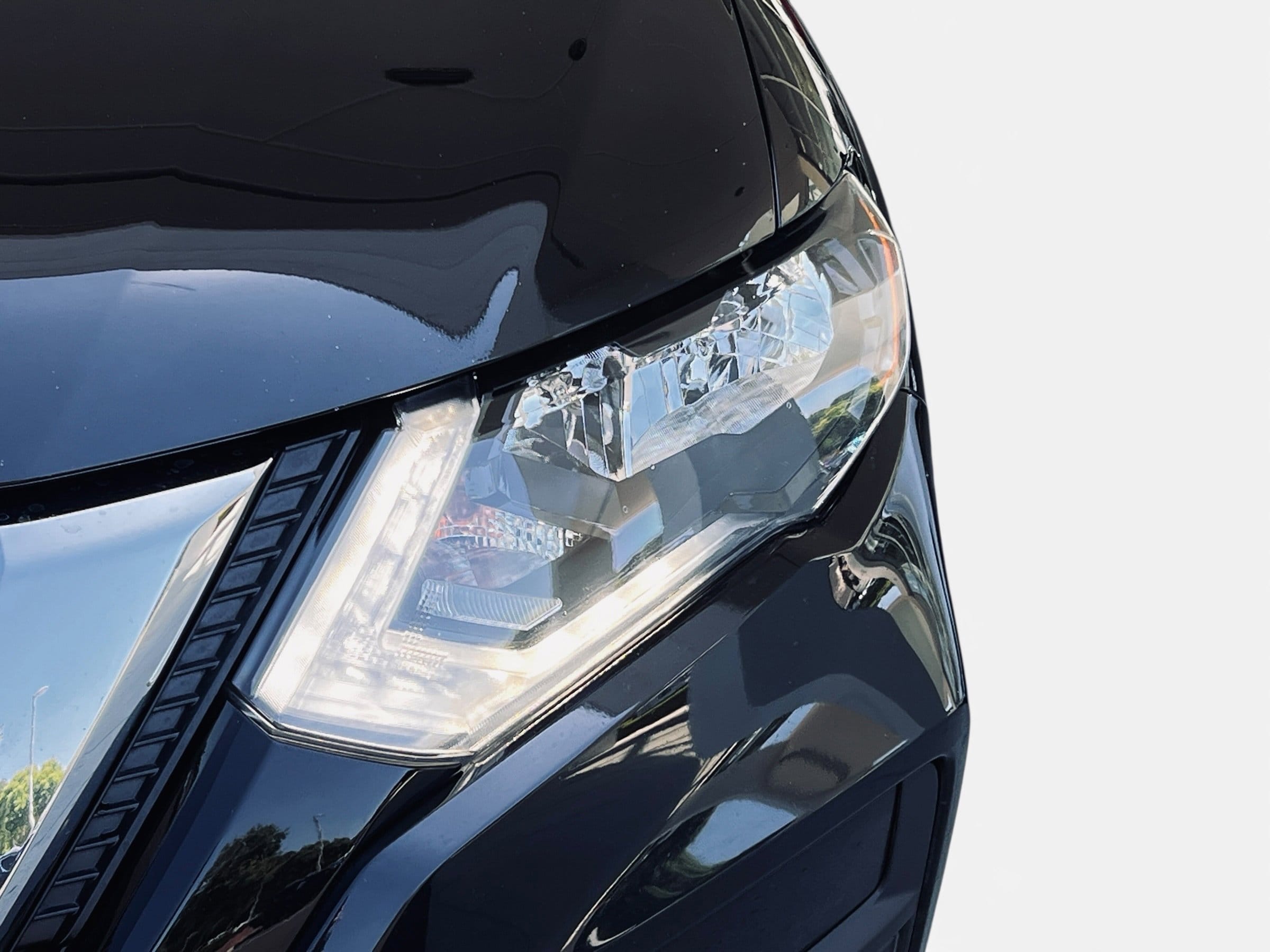 2017 Nissan Rogue SV photo 5