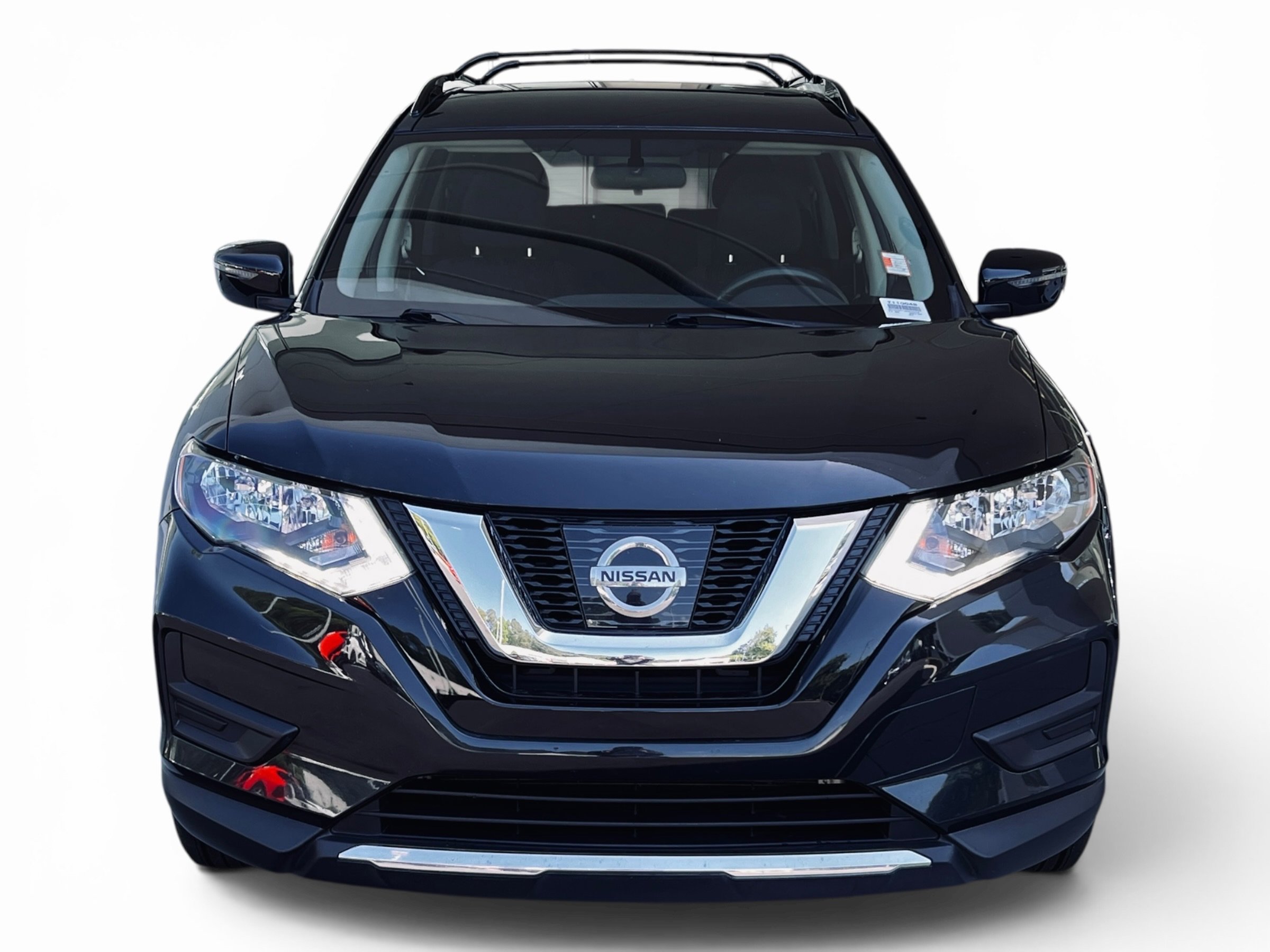 2017 Nissan Rogue SV photo 2