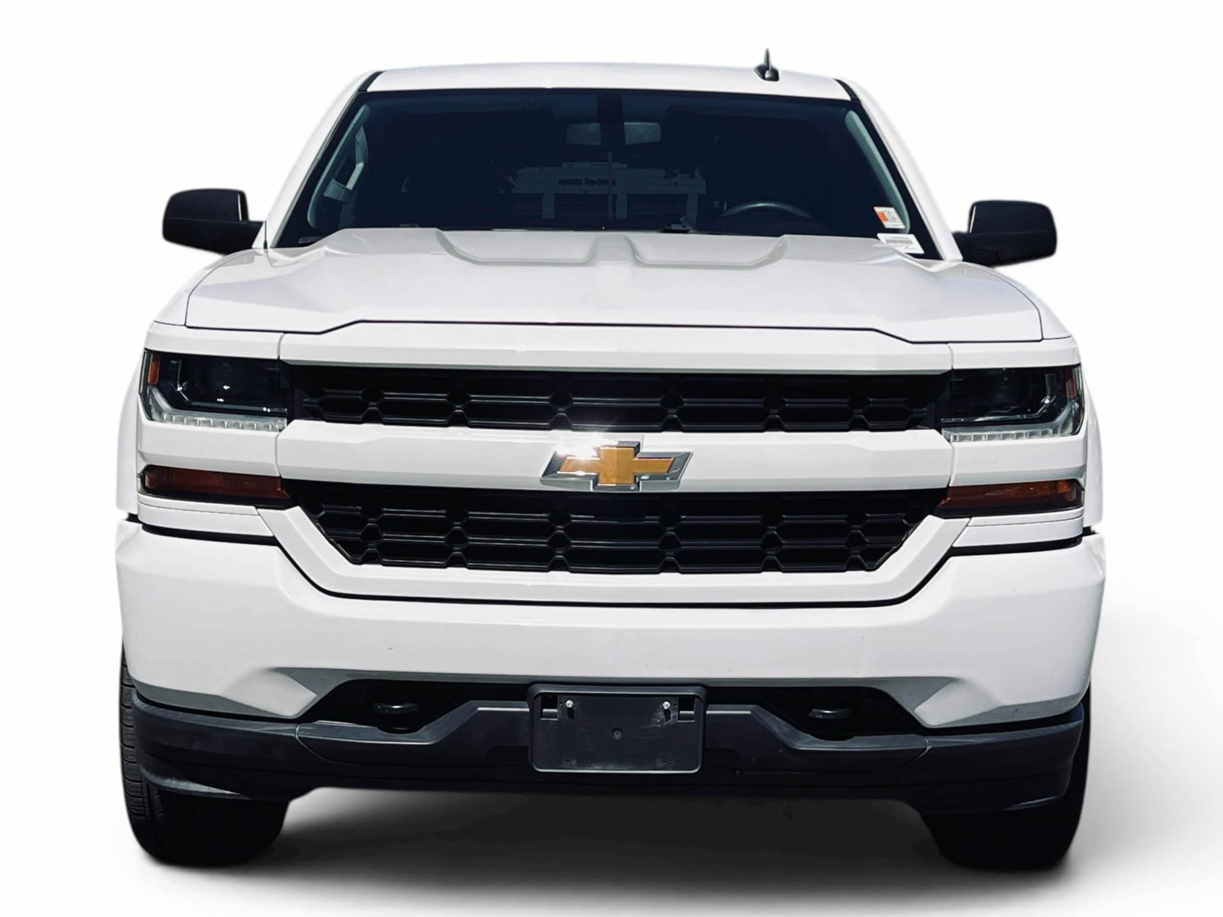 2018 Chevrolet Silverado 1500 Custom photo 2