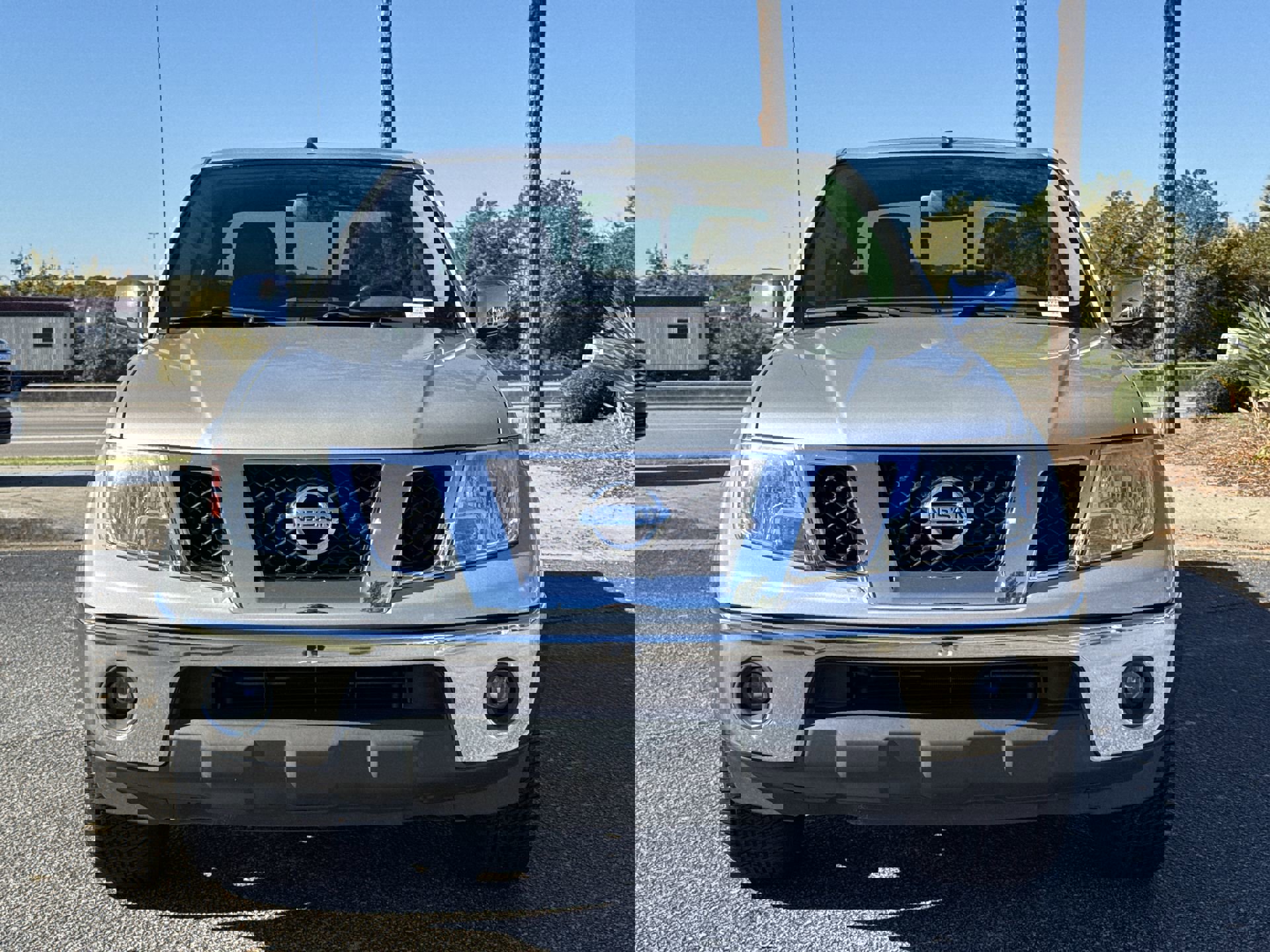 2019 Nissan Frontier SL photo 2