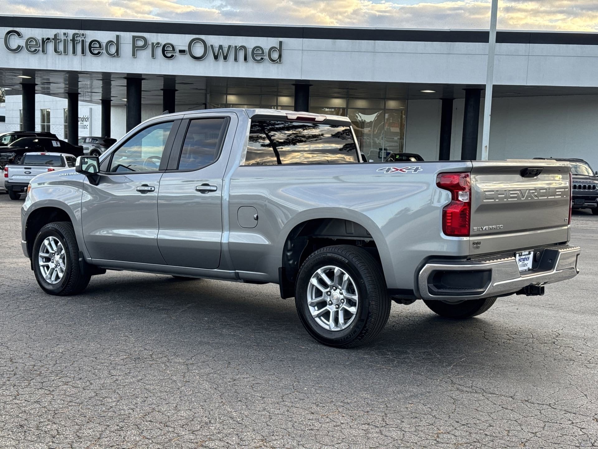 2024 Chevrolet Silverado 1500 LT photo 6