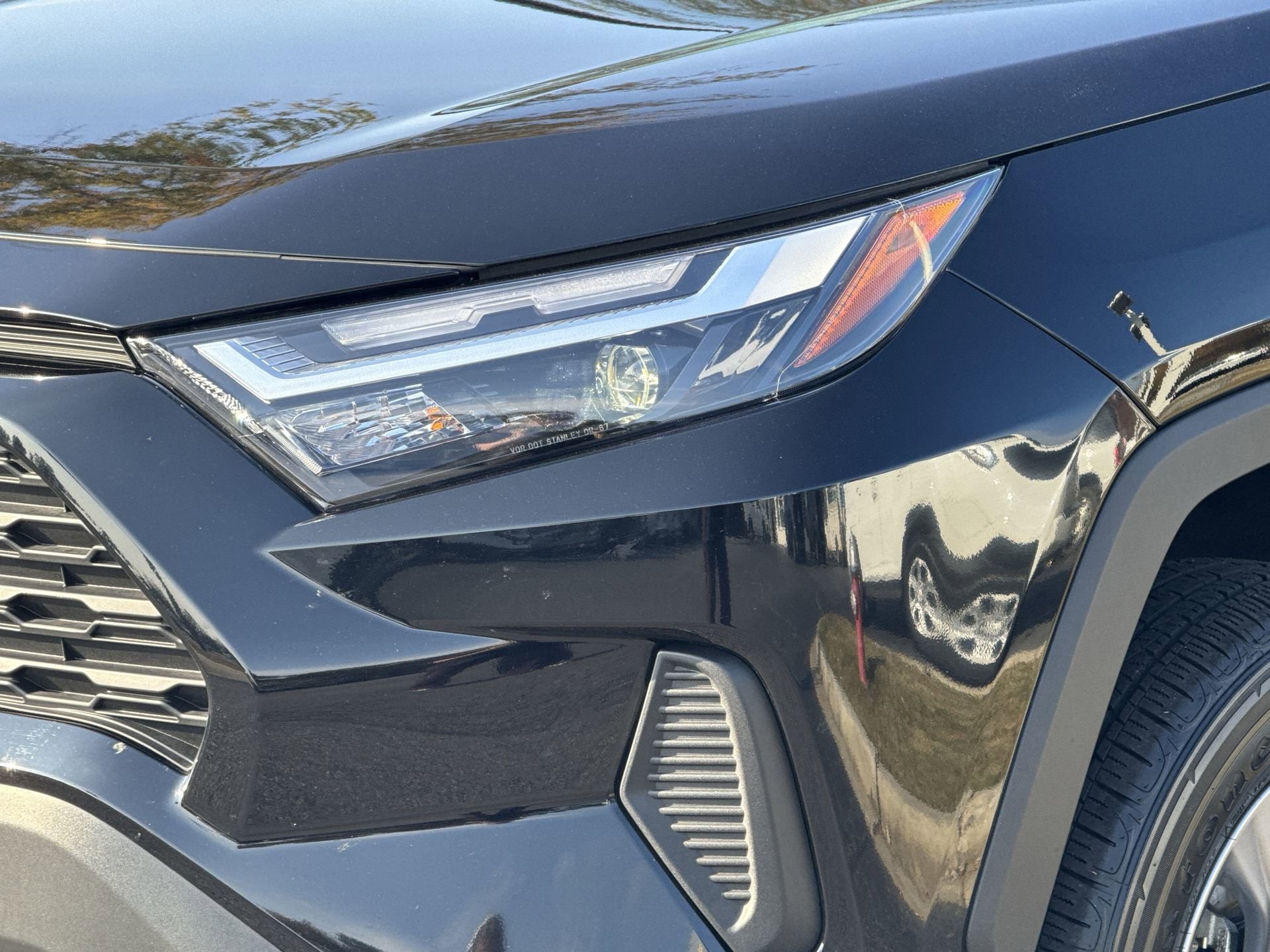 2025 Toyota RAV4 Hybrid XLE photo 4