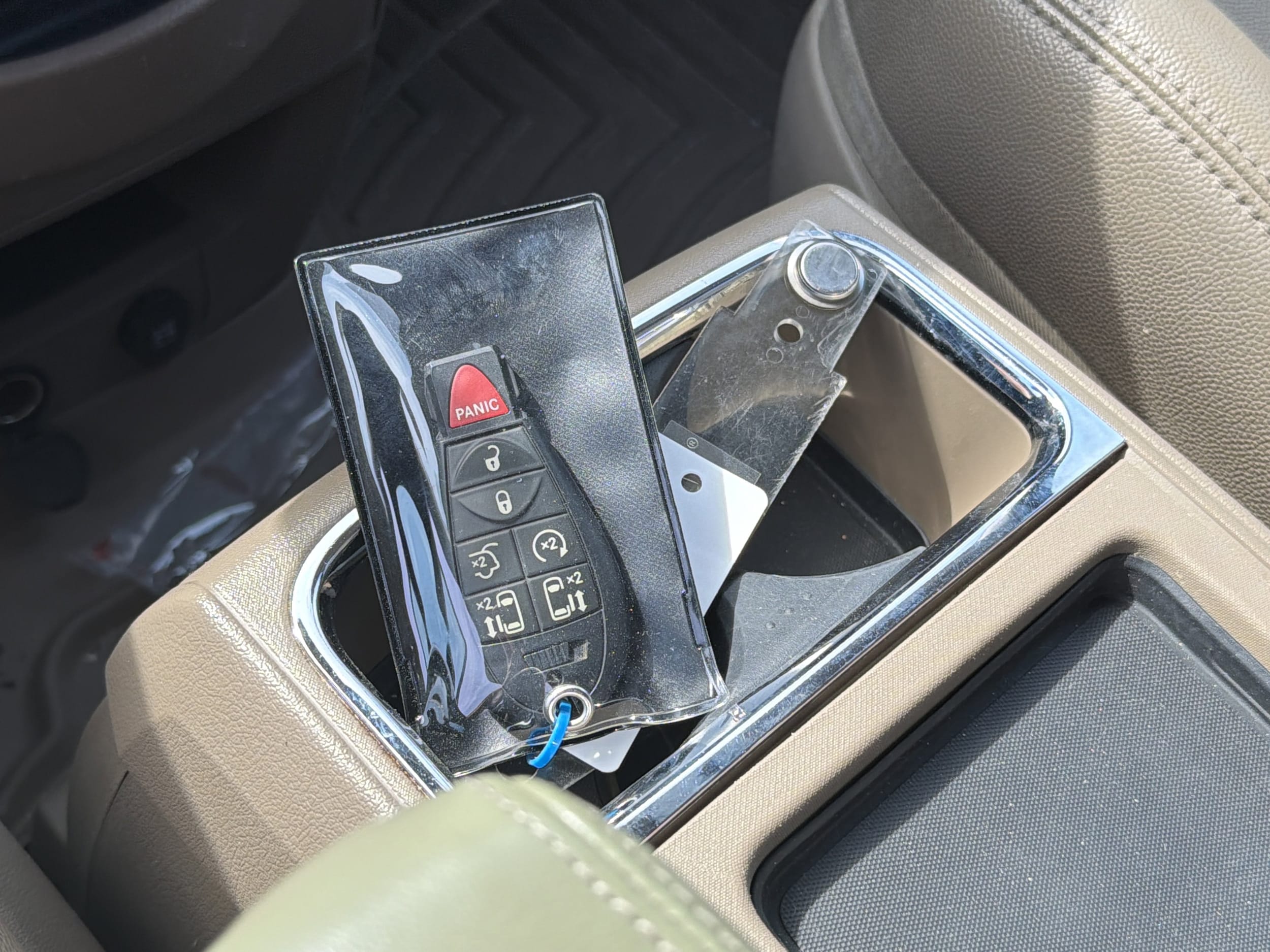 2013 Chrysler Town & Country Touring-L photo 4