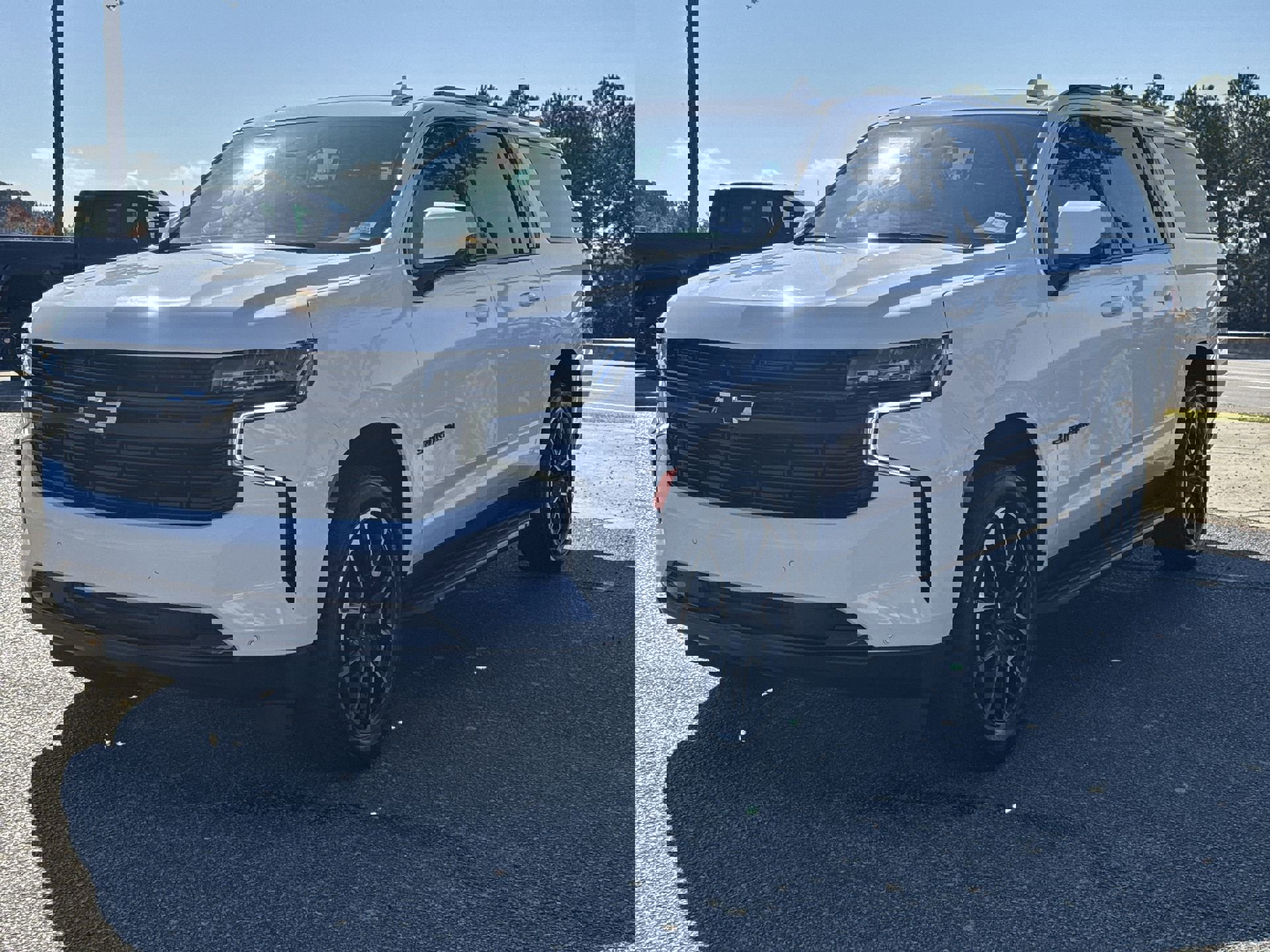 2023 Chevrolet Suburban RST photo 3