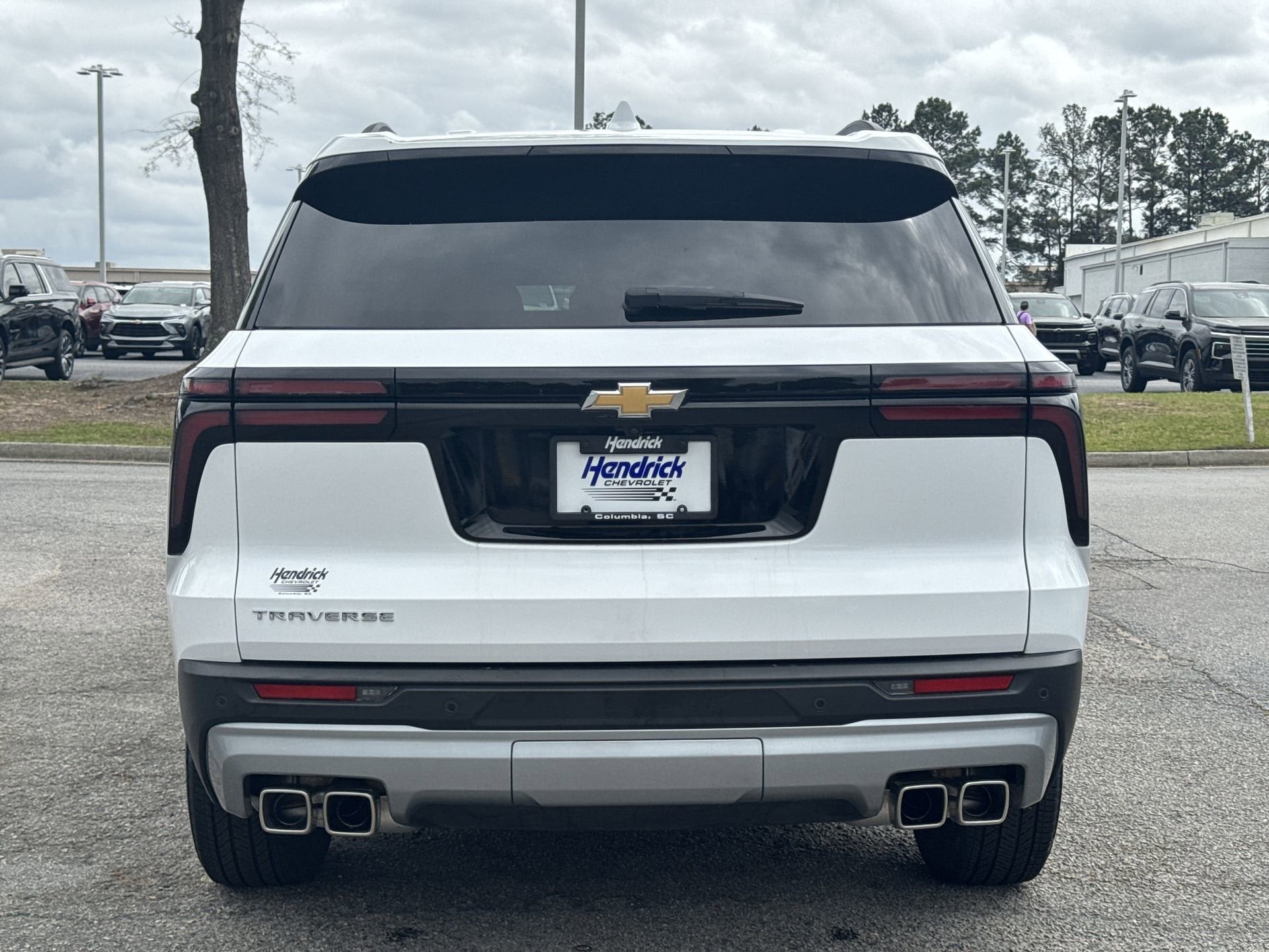 2025 Chevrolet Traverse FWD LT photo 3