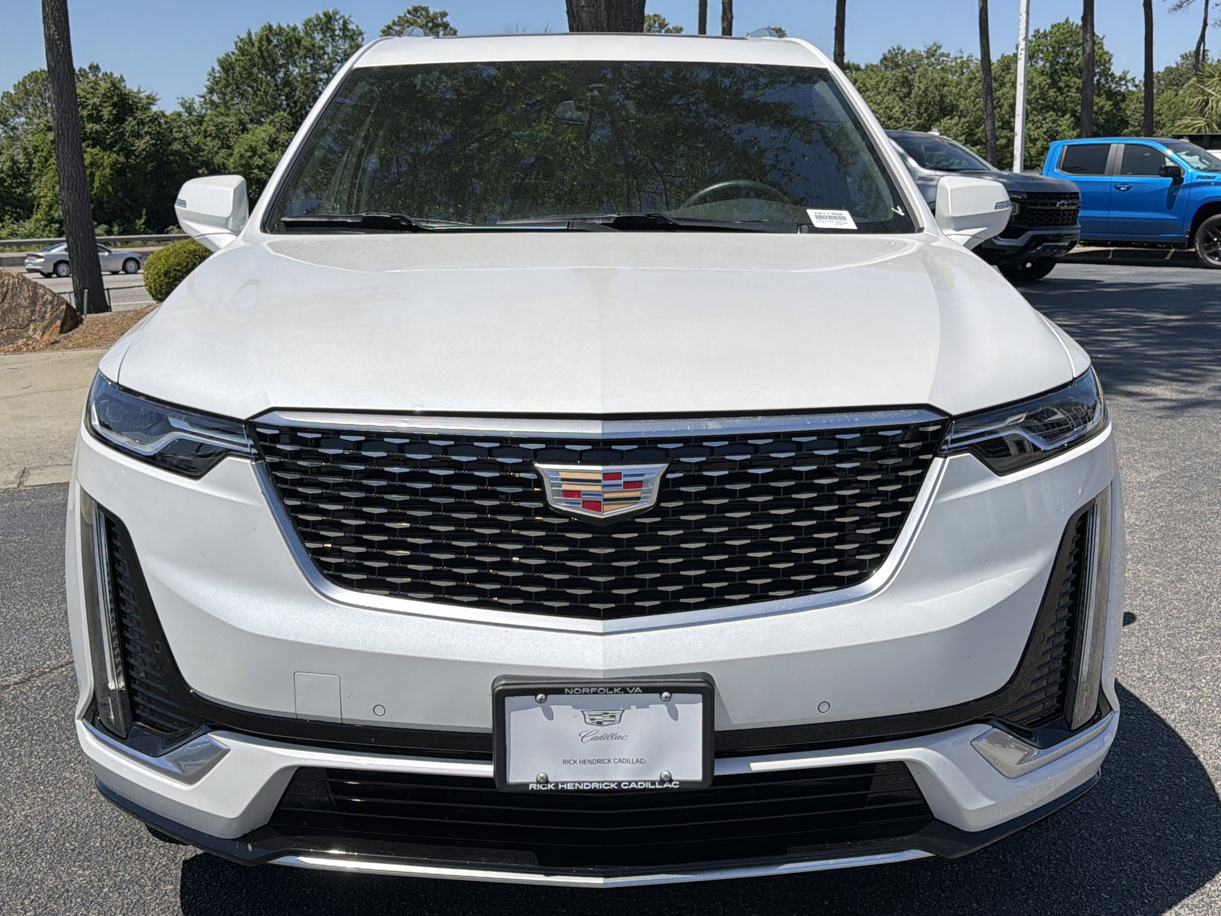2025 CADILLAC XT6 FWD Luxury photo 2
