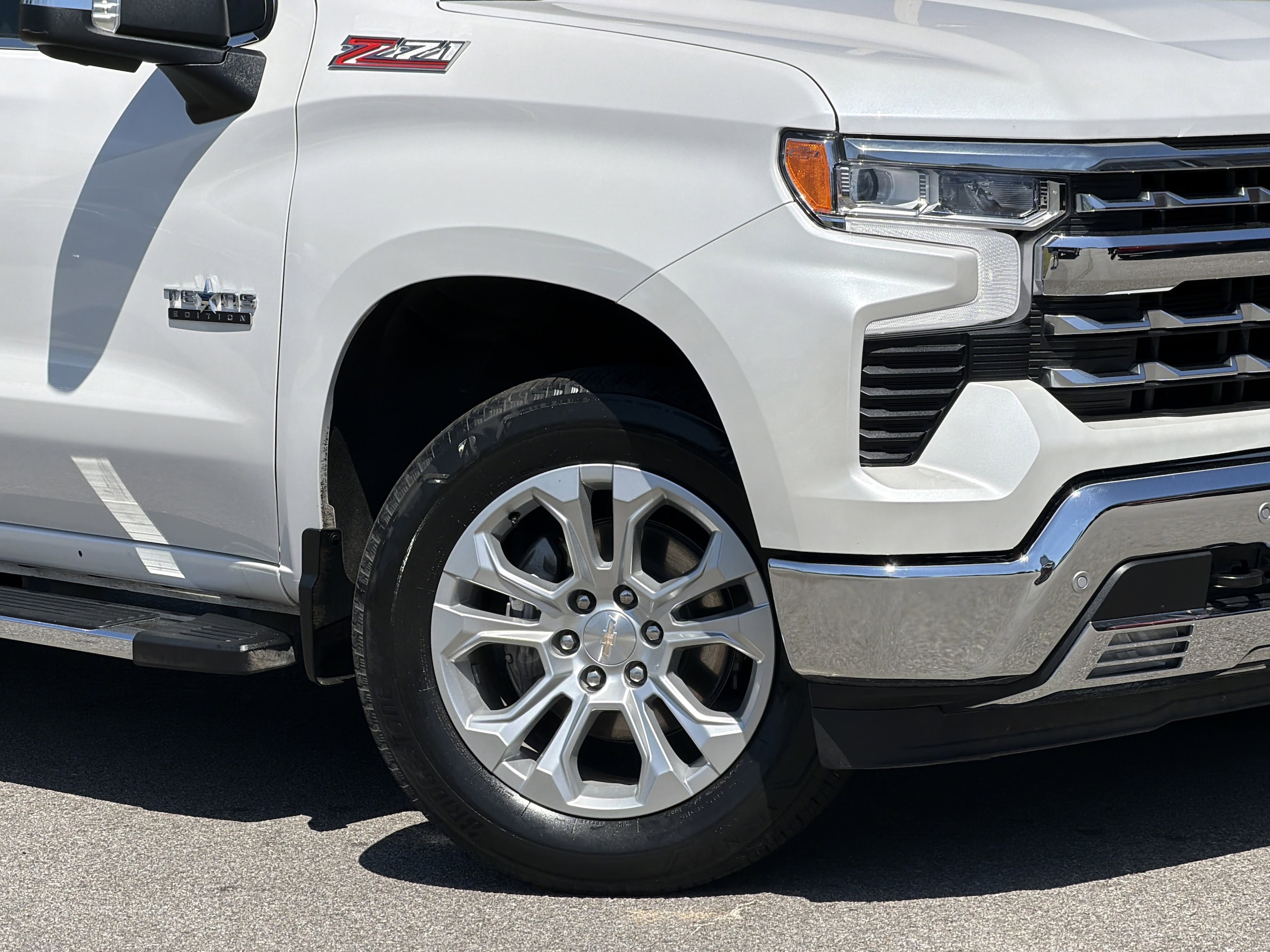 2025 Chevrolet Silverado 1500 LTZ photo 2