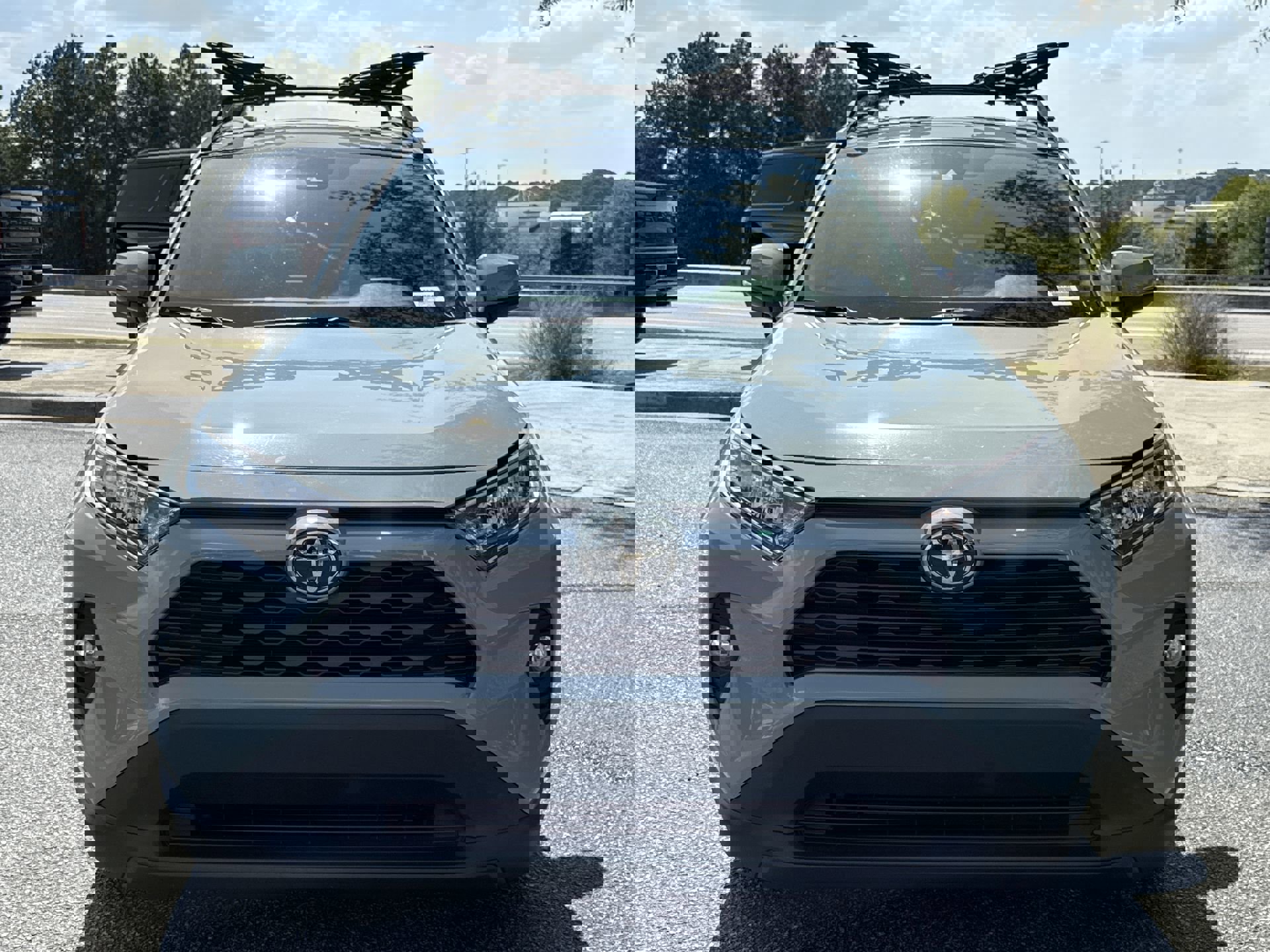 2021 Toyota RAV4 XLE photo 2