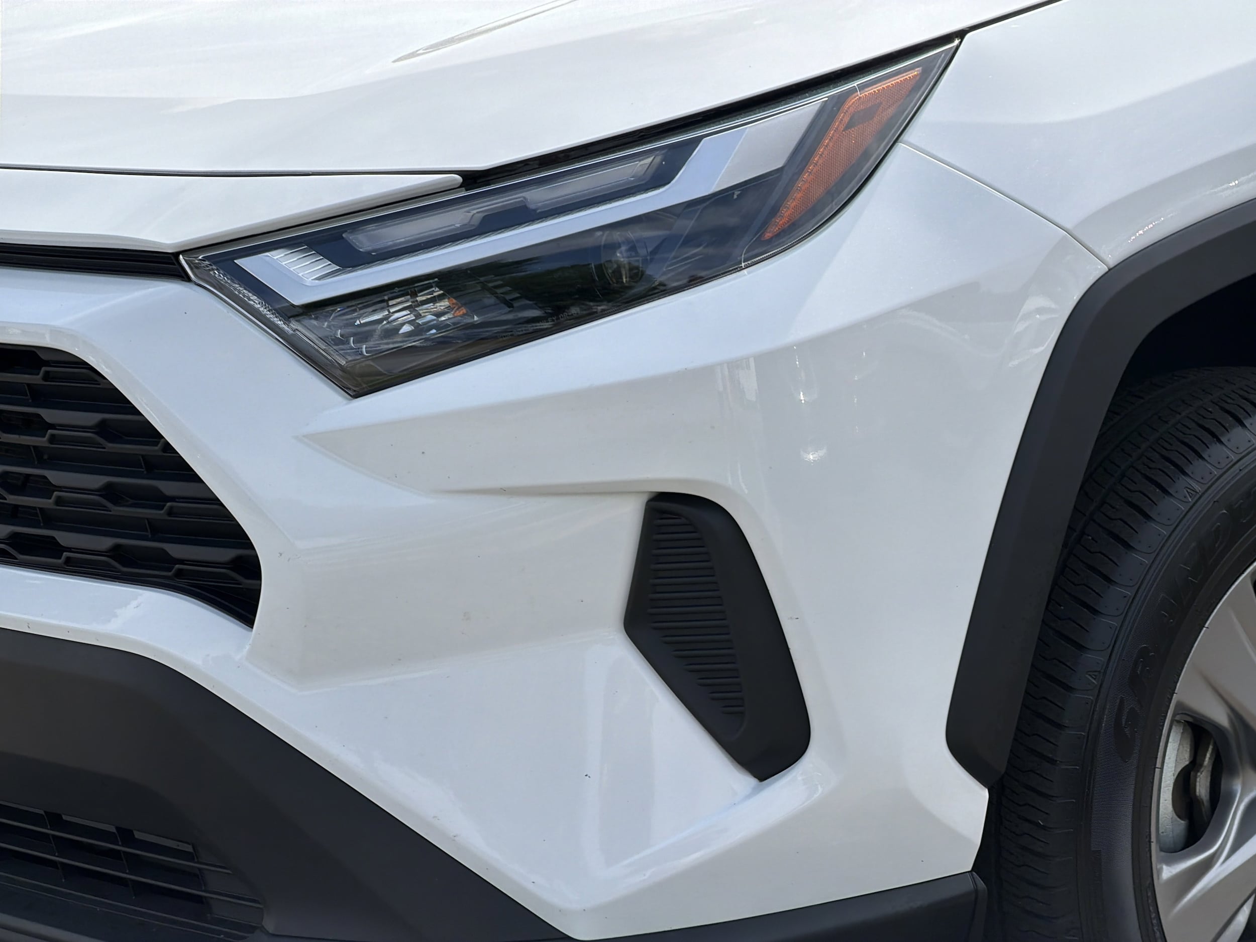 2023 Toyota RAV4 XLE photo 6