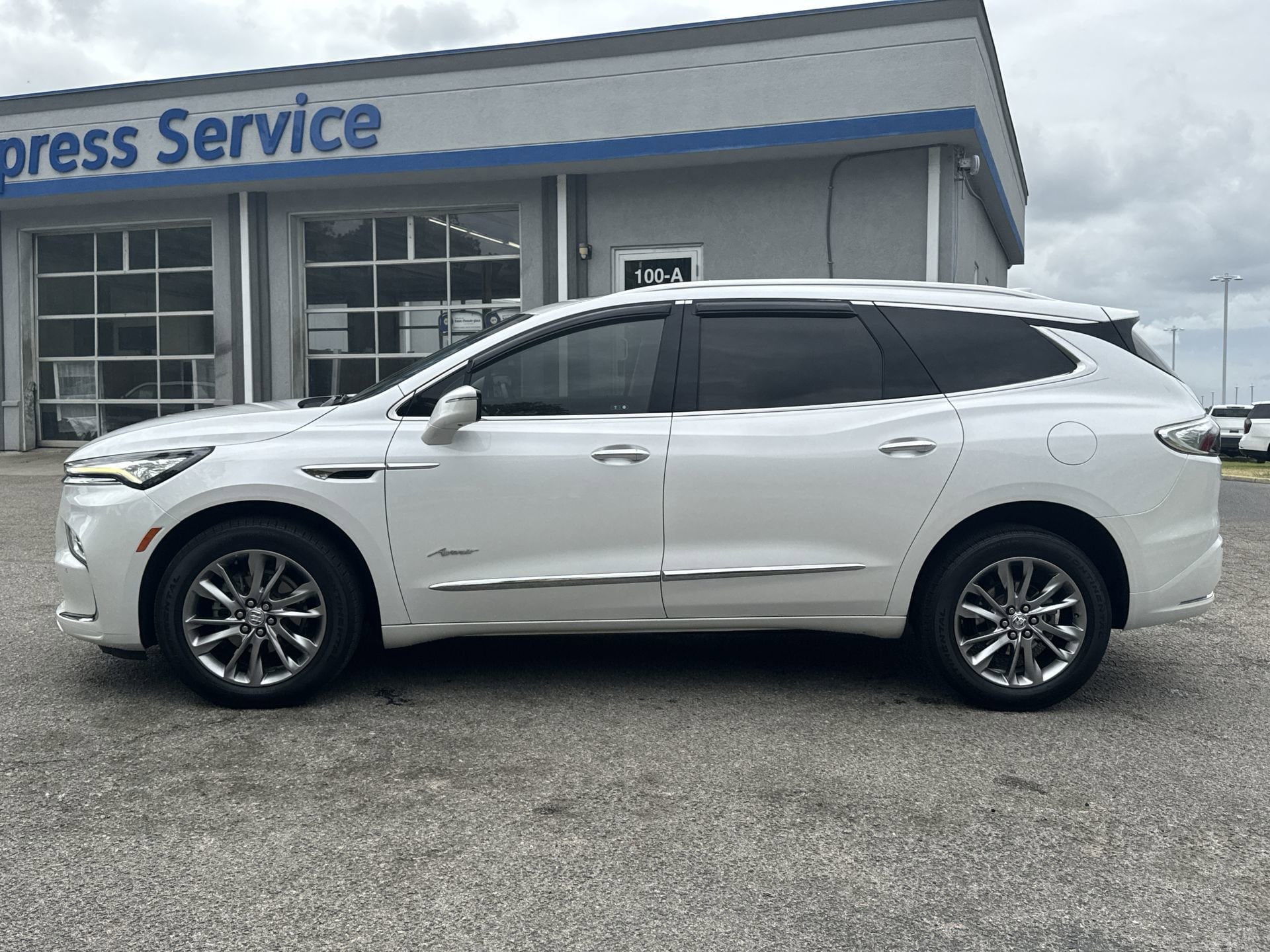 2023 Buick Enclave Avenir photo 5