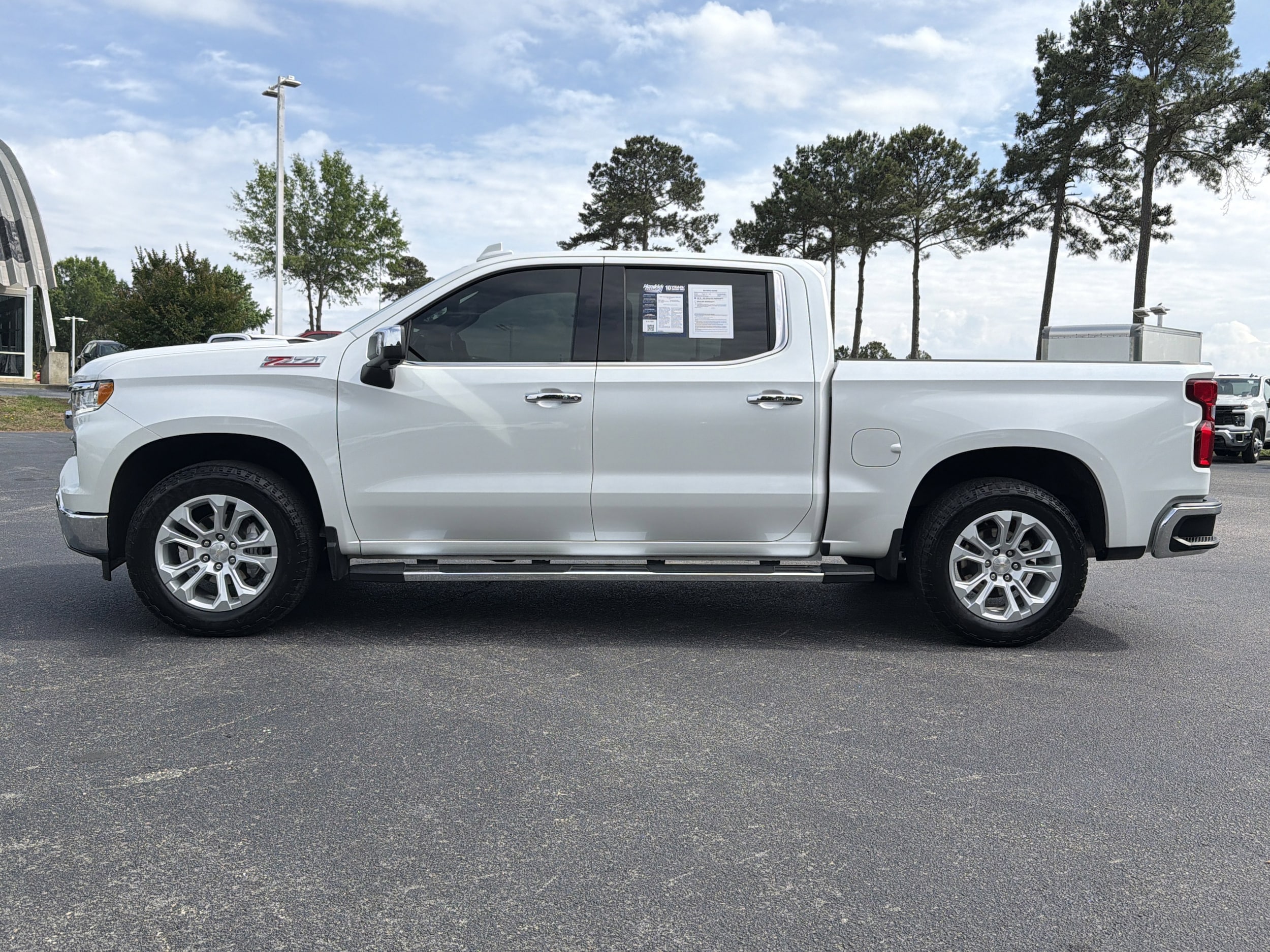 2023 Chevrolet Silverado 1500 LTZ photo 3