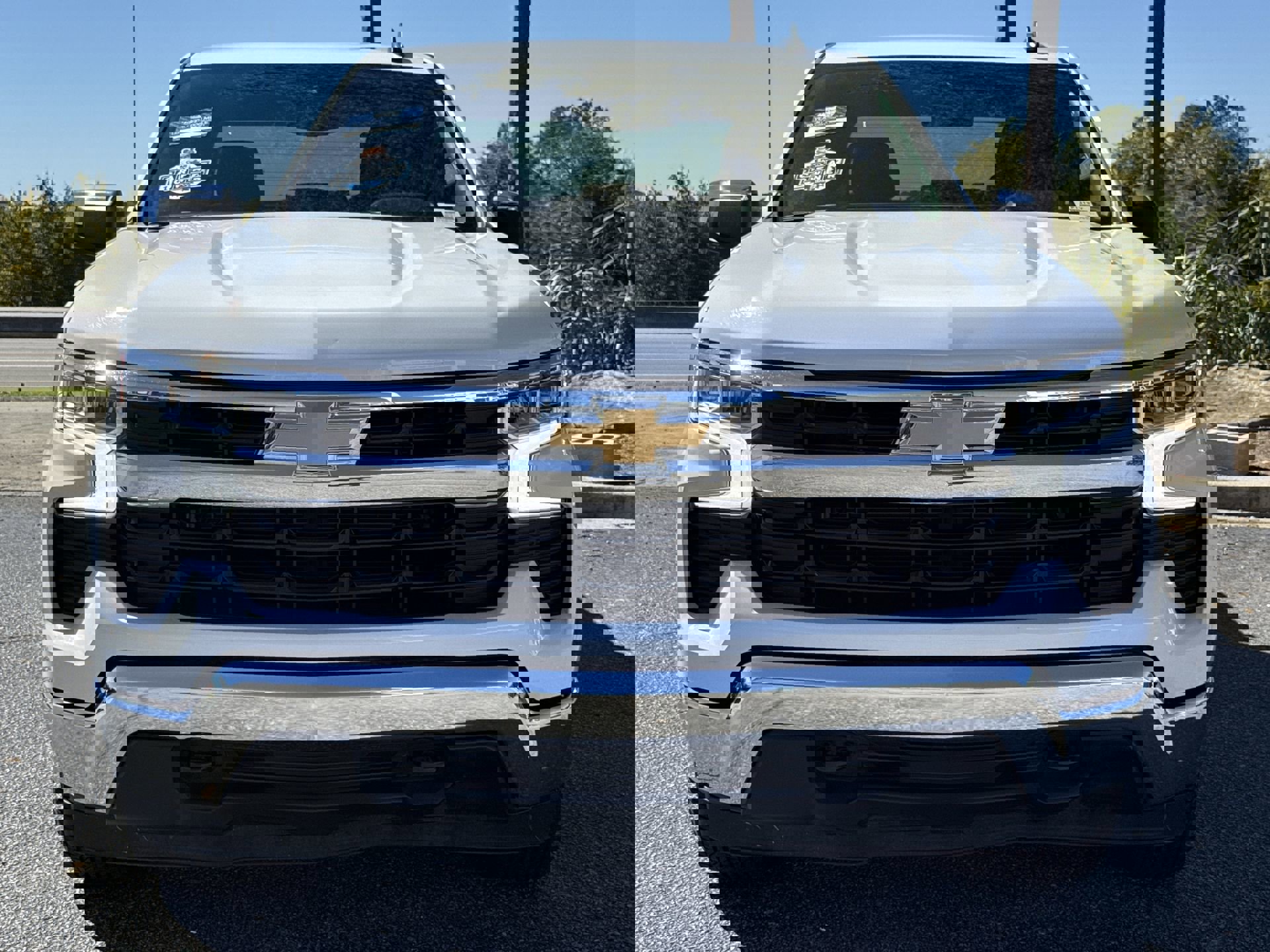 2025 Chevrolet Silverado 1500 LT photo 2