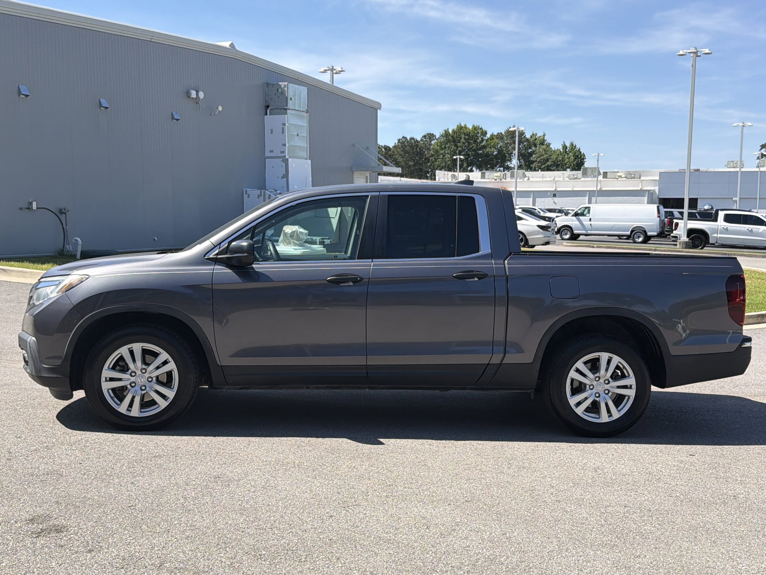 2019 Honda Ridgeline RT photo 3