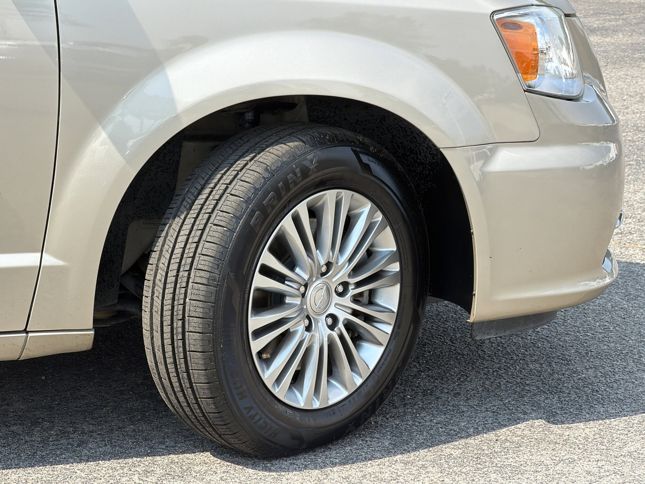 Chrysler Town & Country Touring-L