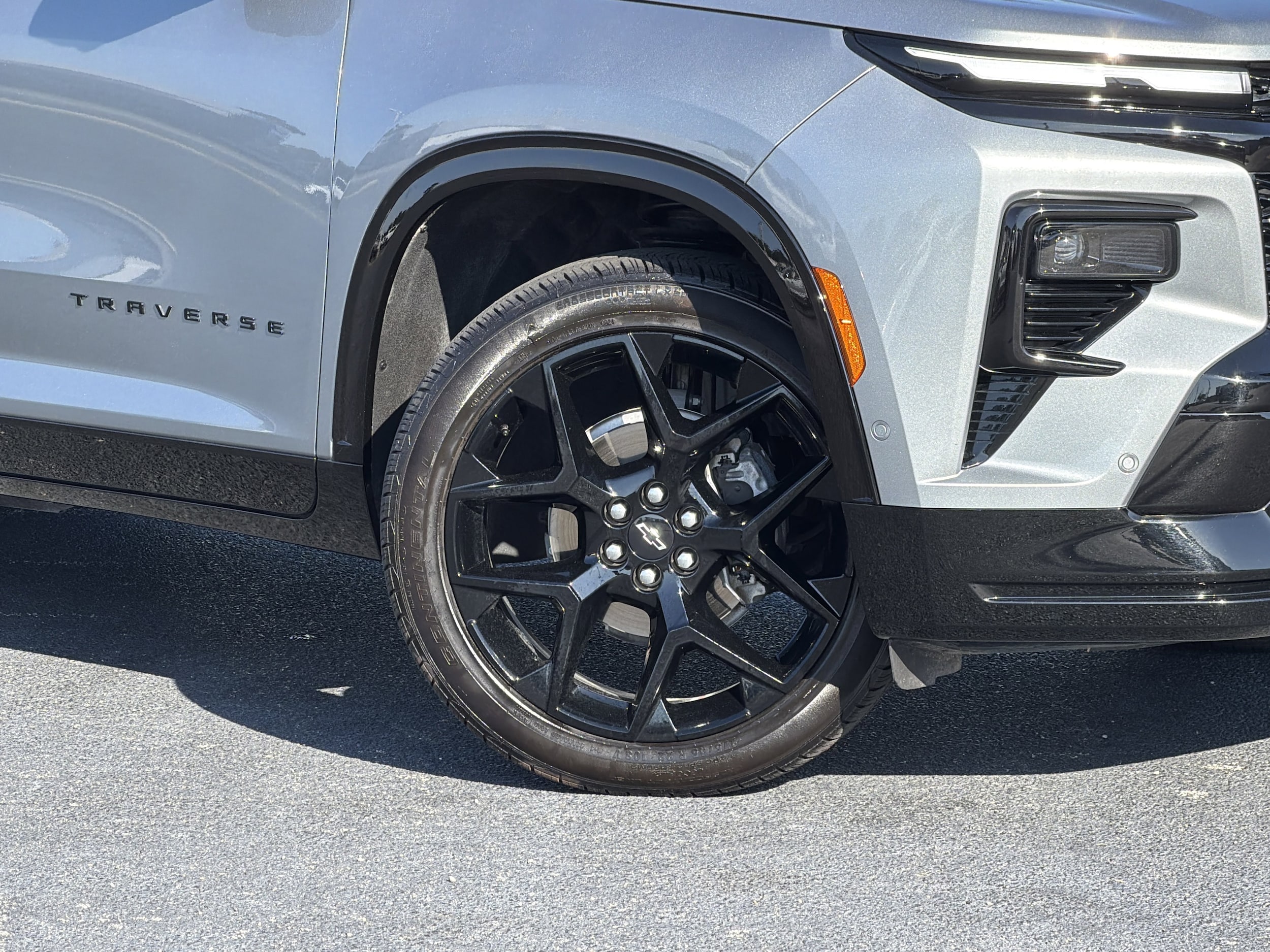 2024 Chevrolet Traverse AWD RS photo 2