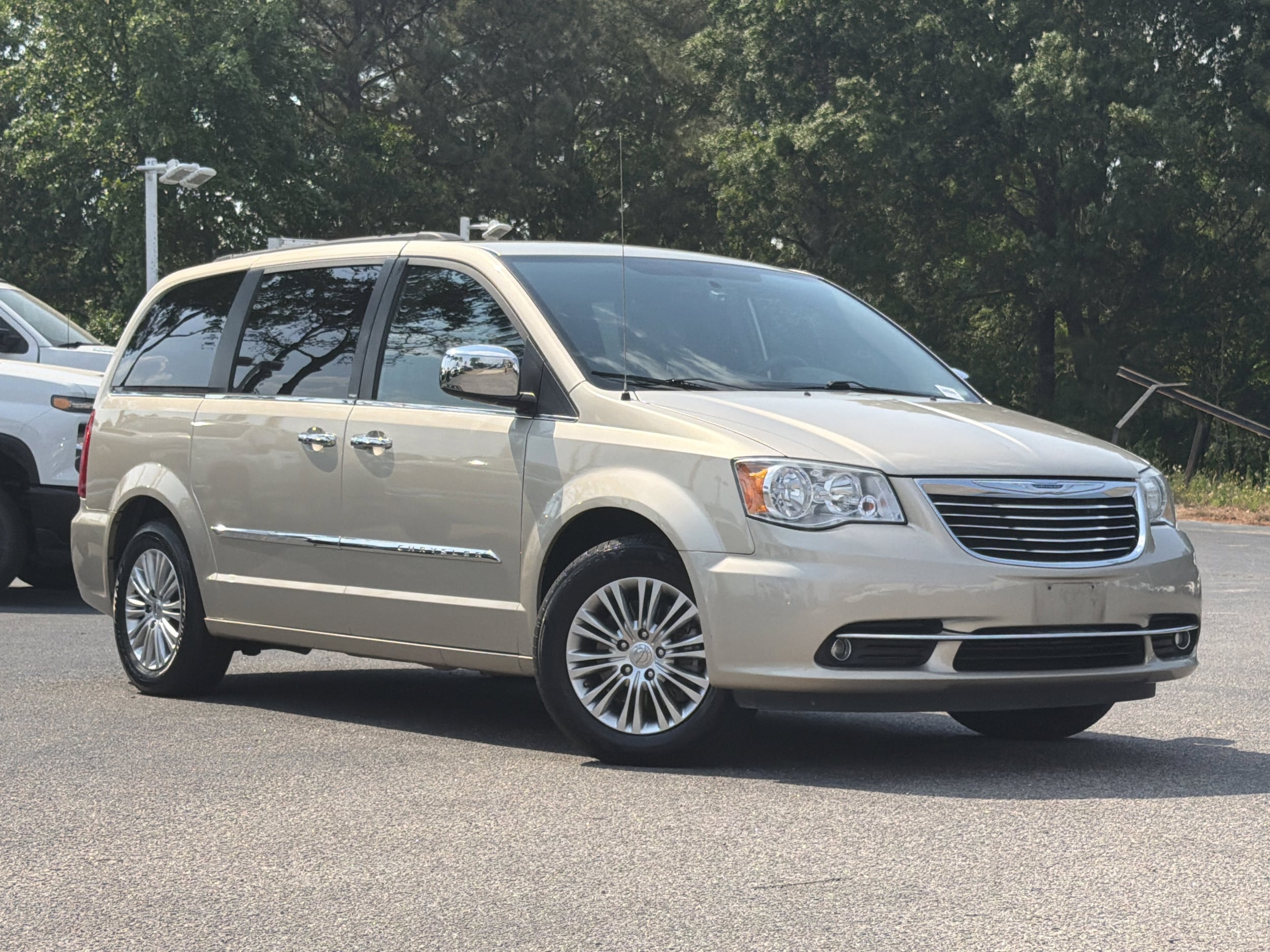Chrysler Town & Country Touring-L