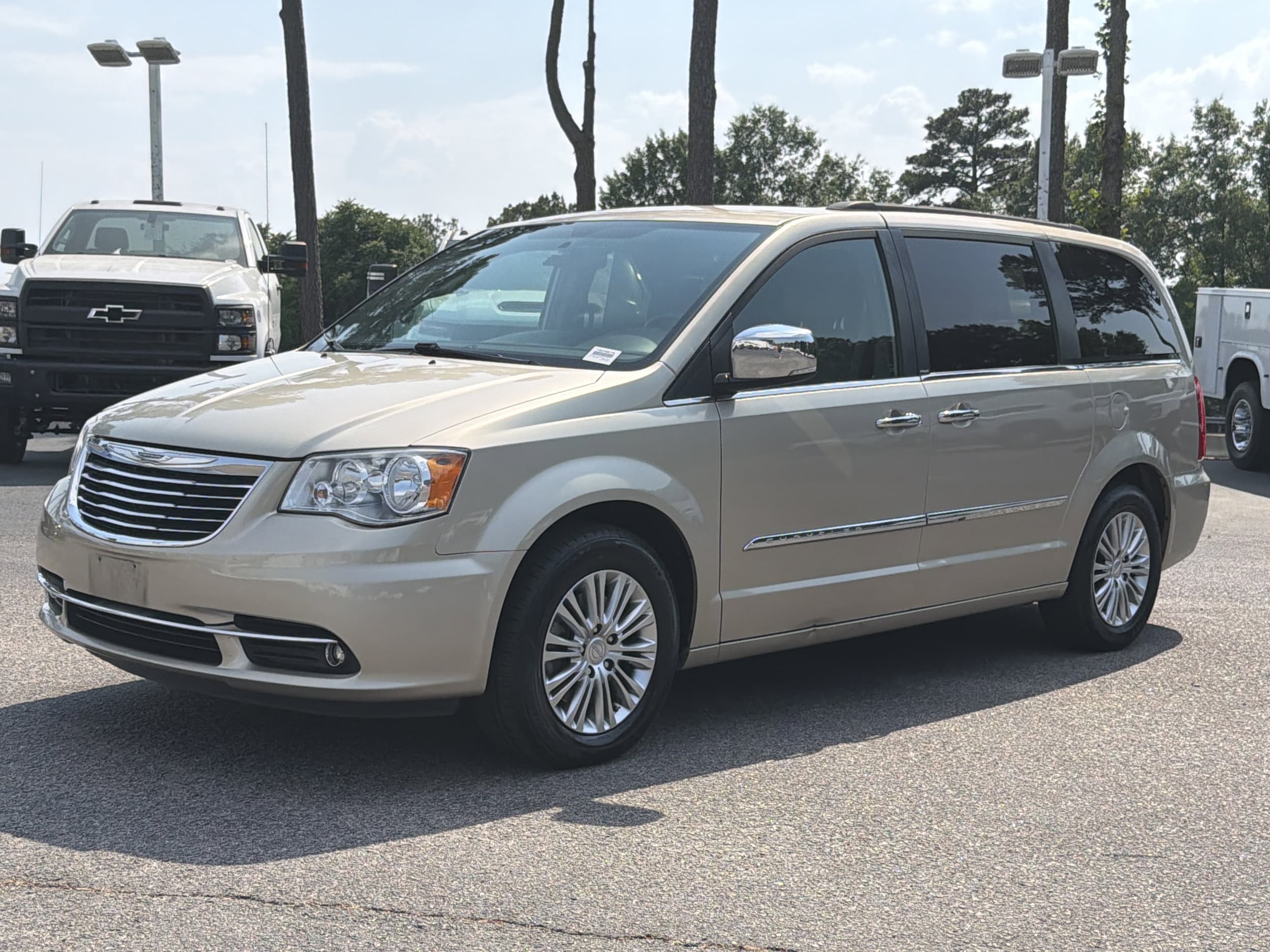 Chrysler Town & Country Touring-L