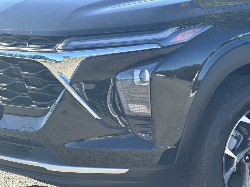 Used 2025 Chevrolet Trax LT SUV