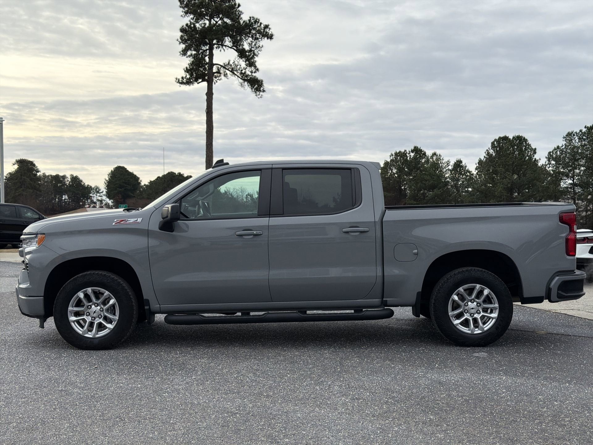 2024 Chevrolet Silverado 1500 RST photo 5
