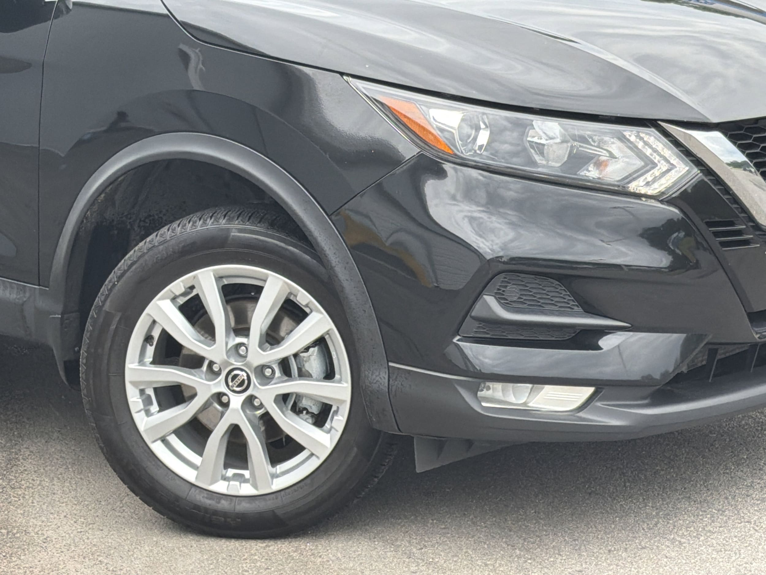 2021 Nissan Rogue Sport SV photo 2