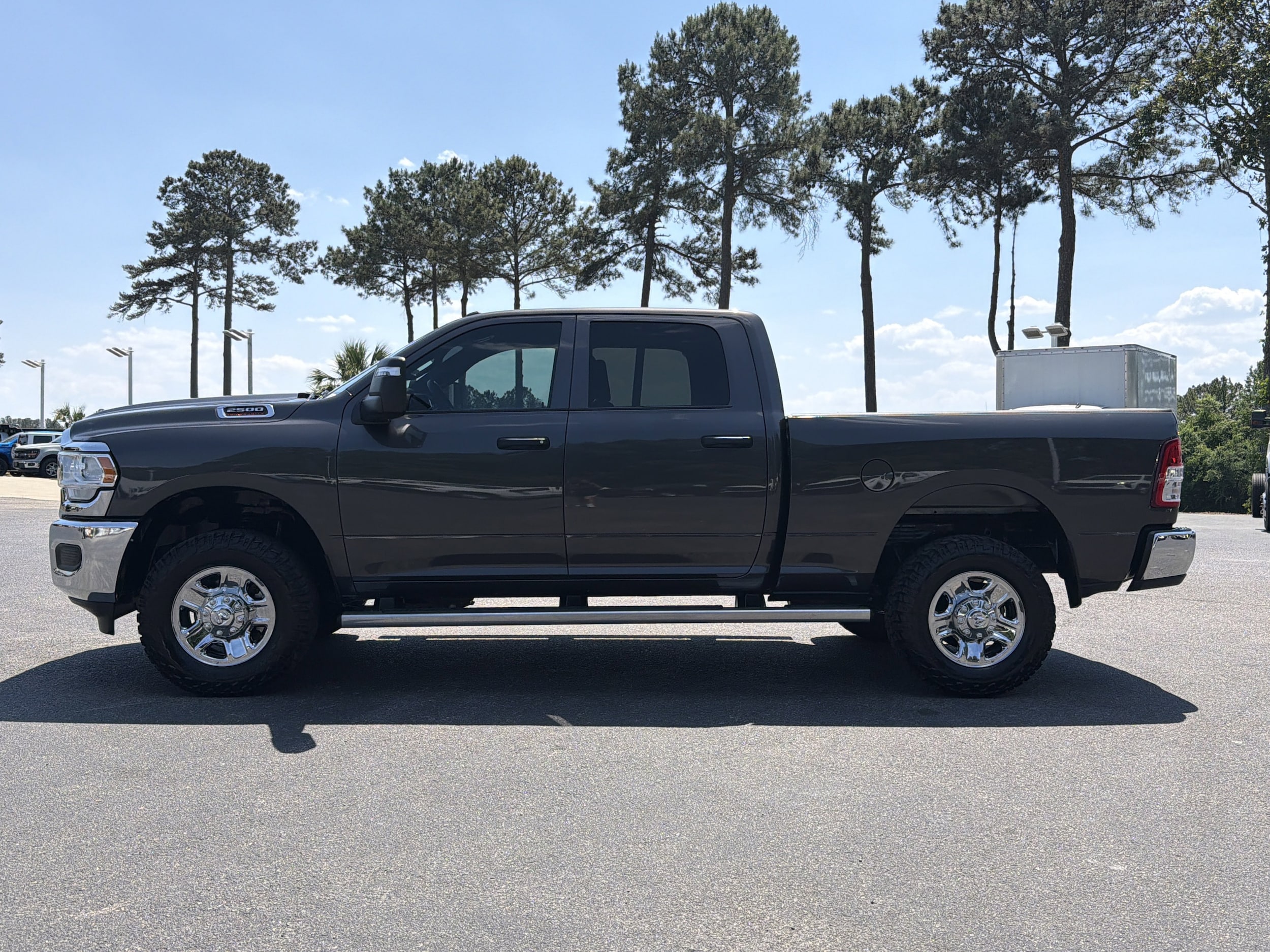 2024 Ram 2500 Tradesman photo 3