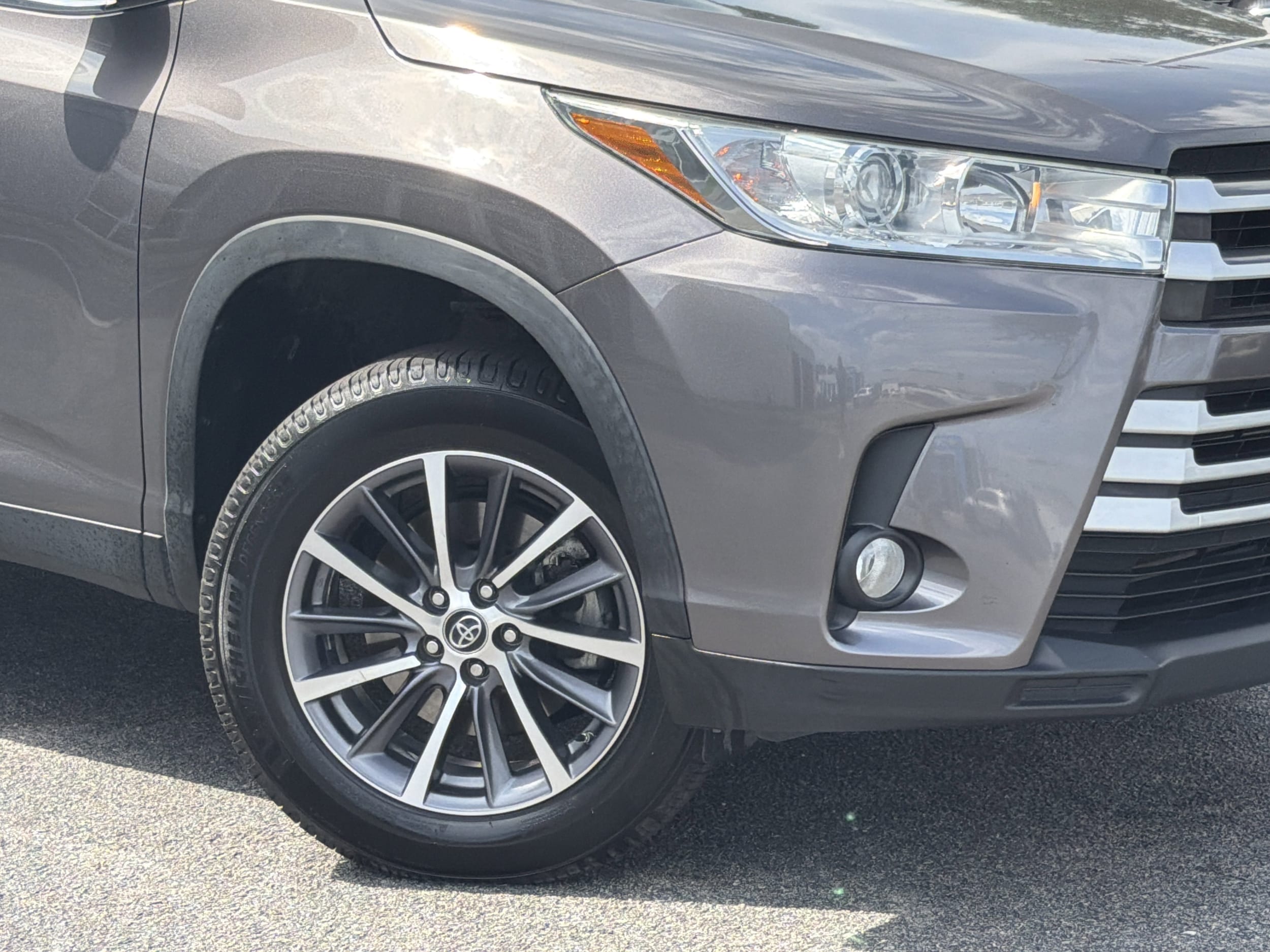 2019 Toyota Highlander XLE photo 2