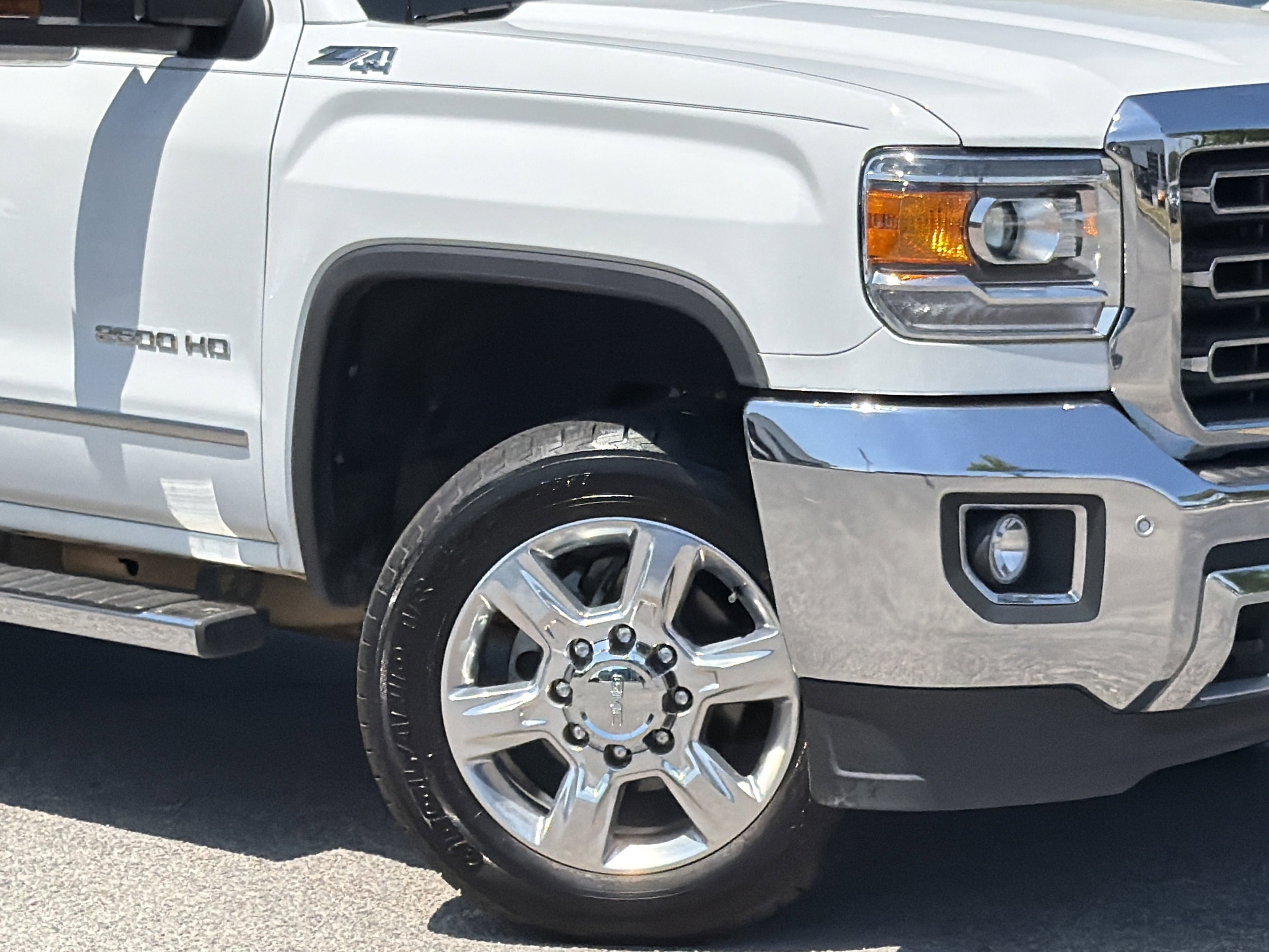 2017 GMC Sierra 2500HD SLT photo 2