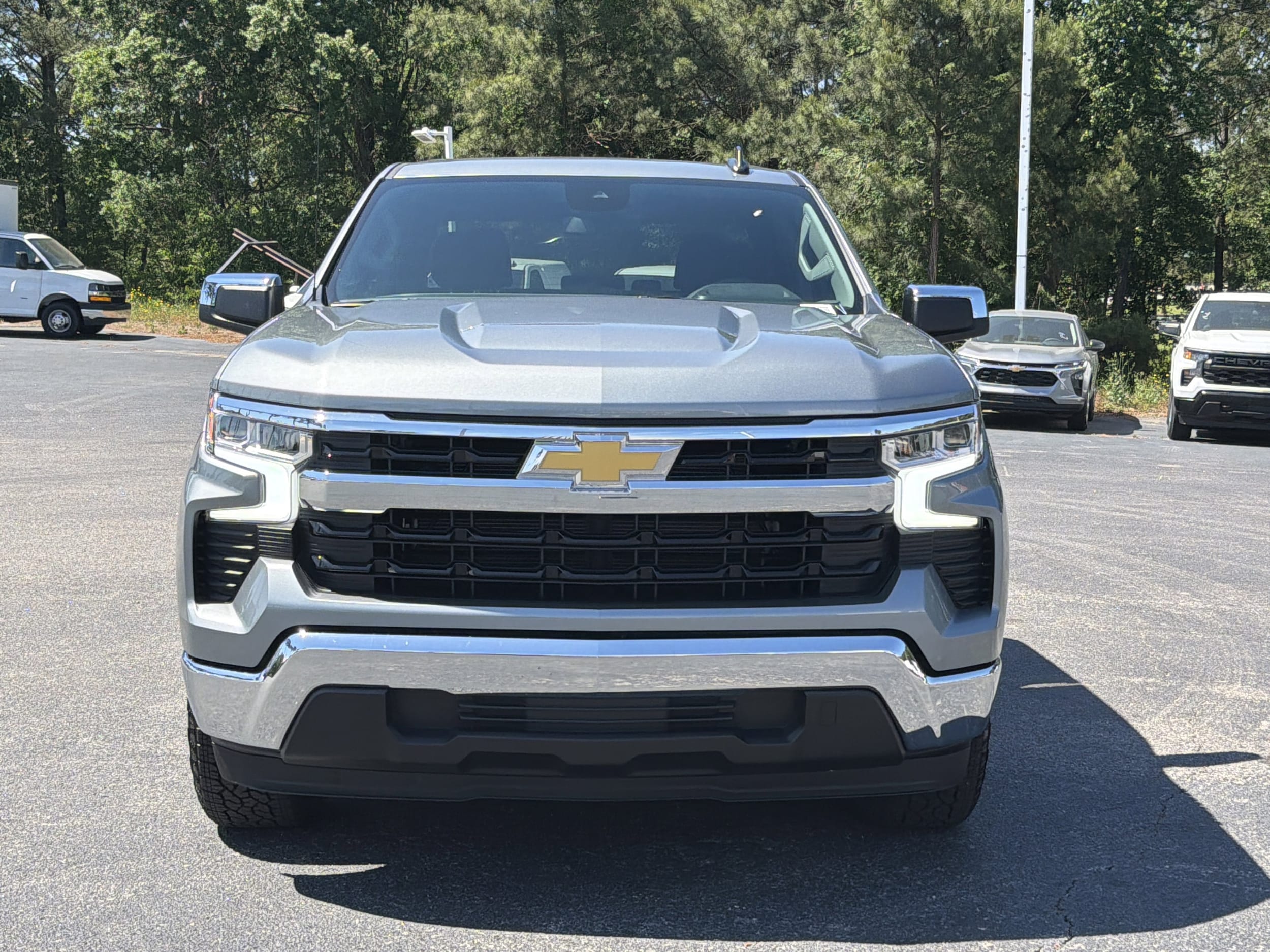 2025 Chevrolet Silverado 1500 LT photo 4