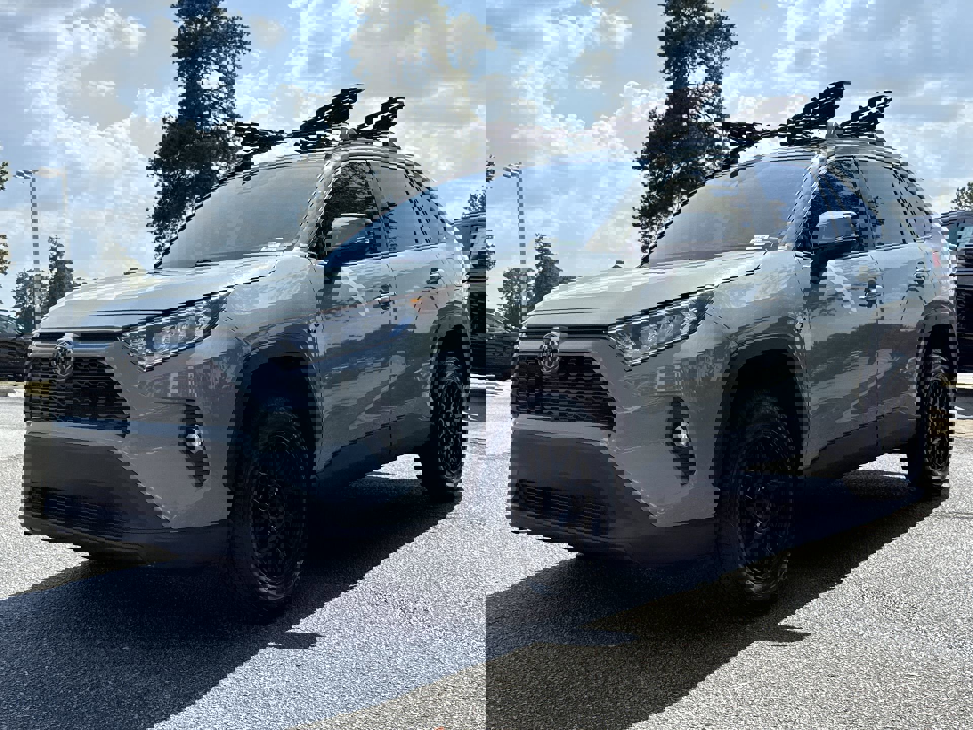 2021 Toyota RAV4 XLE photo 3