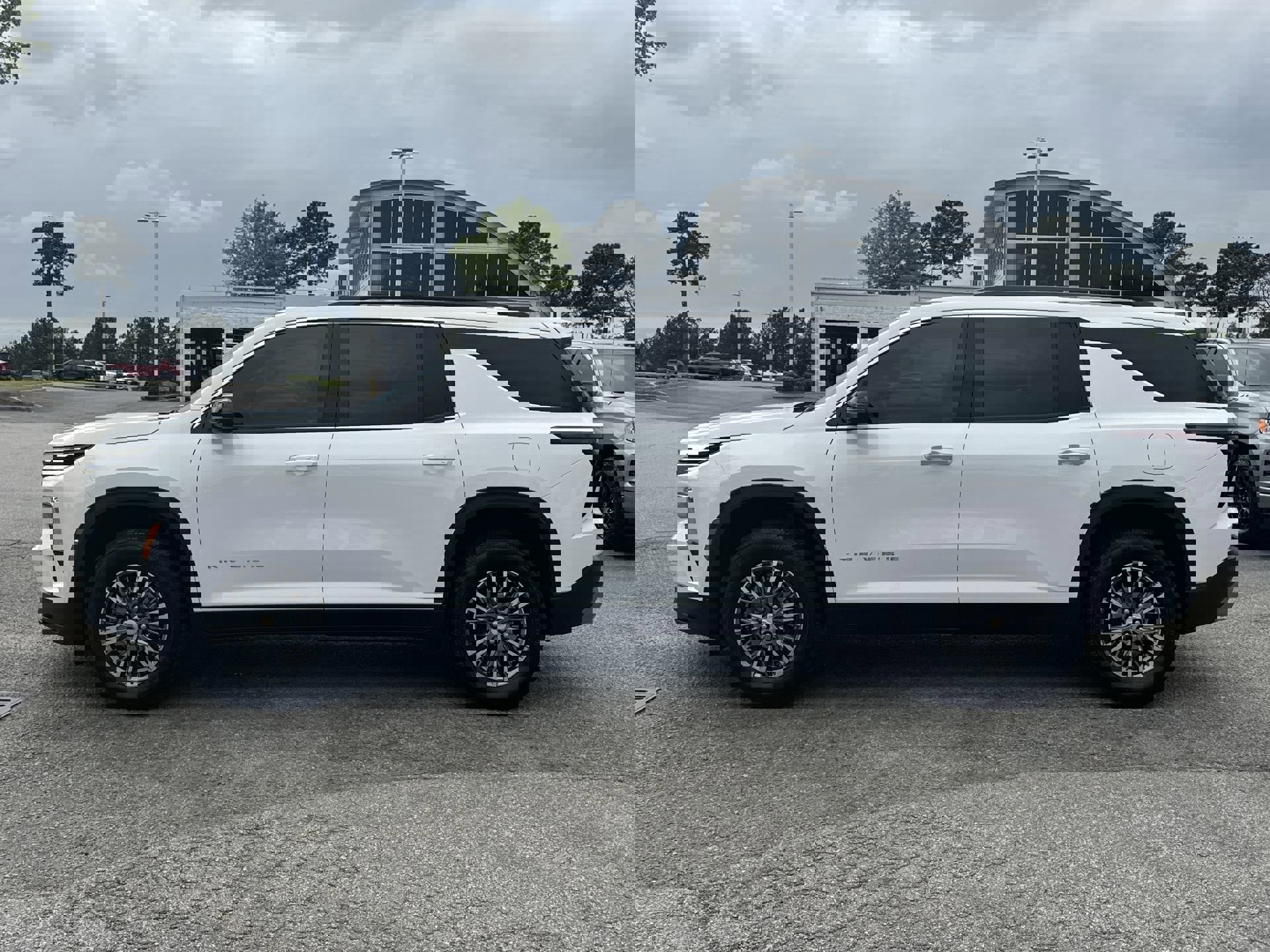 2025 Chevrolet Traverse FWD LT photo 5