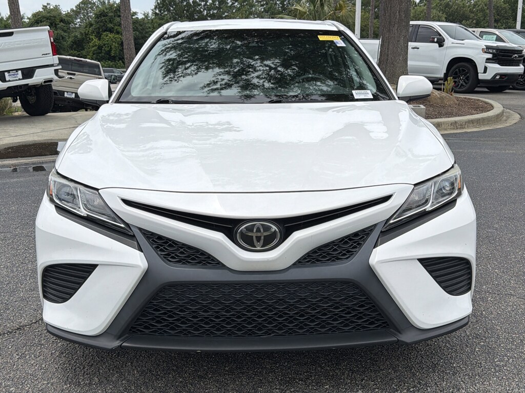Used 2020 Toyota Camry SE Sedan