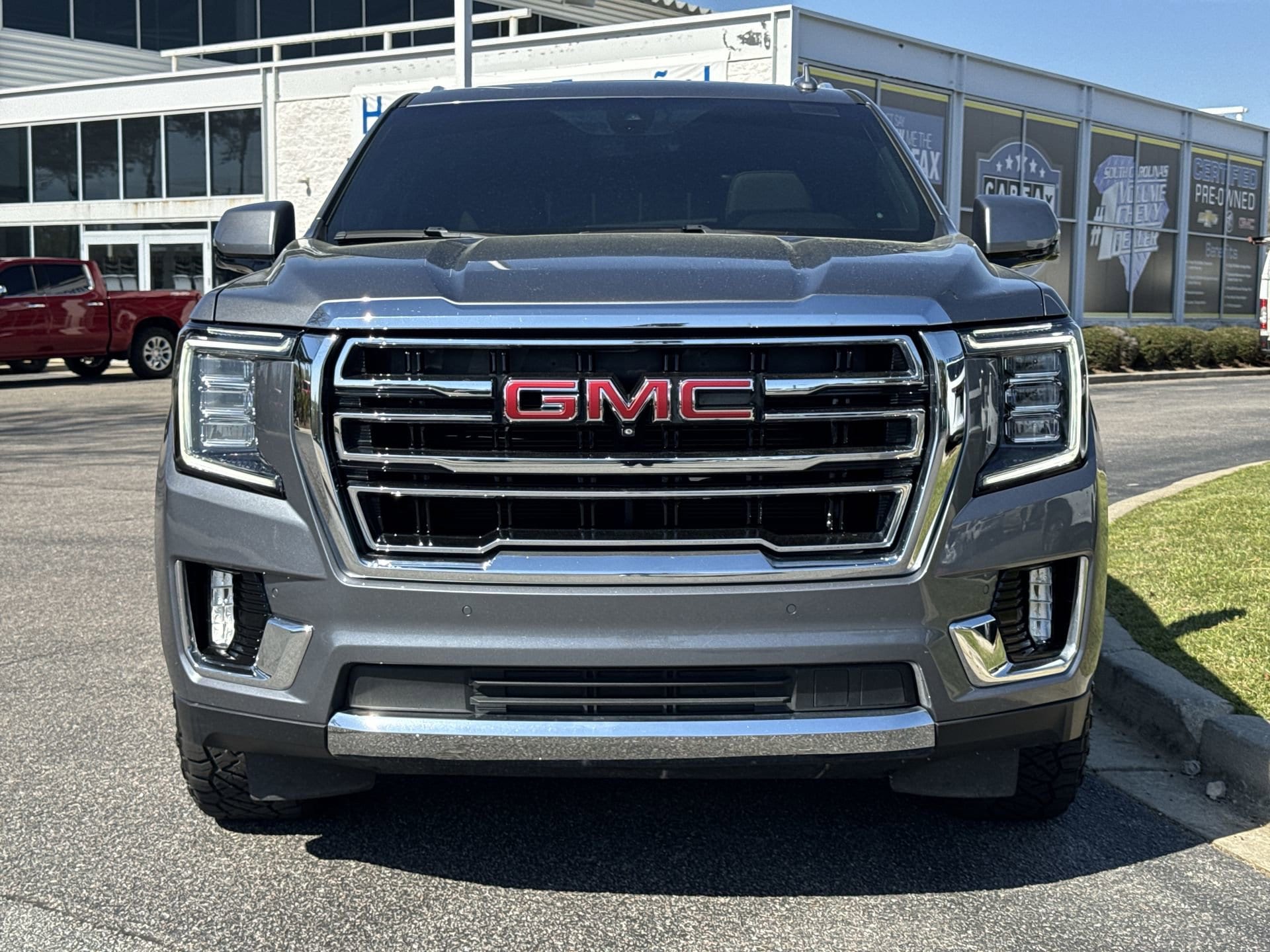 2022 GMC Yukon SLT photo 2